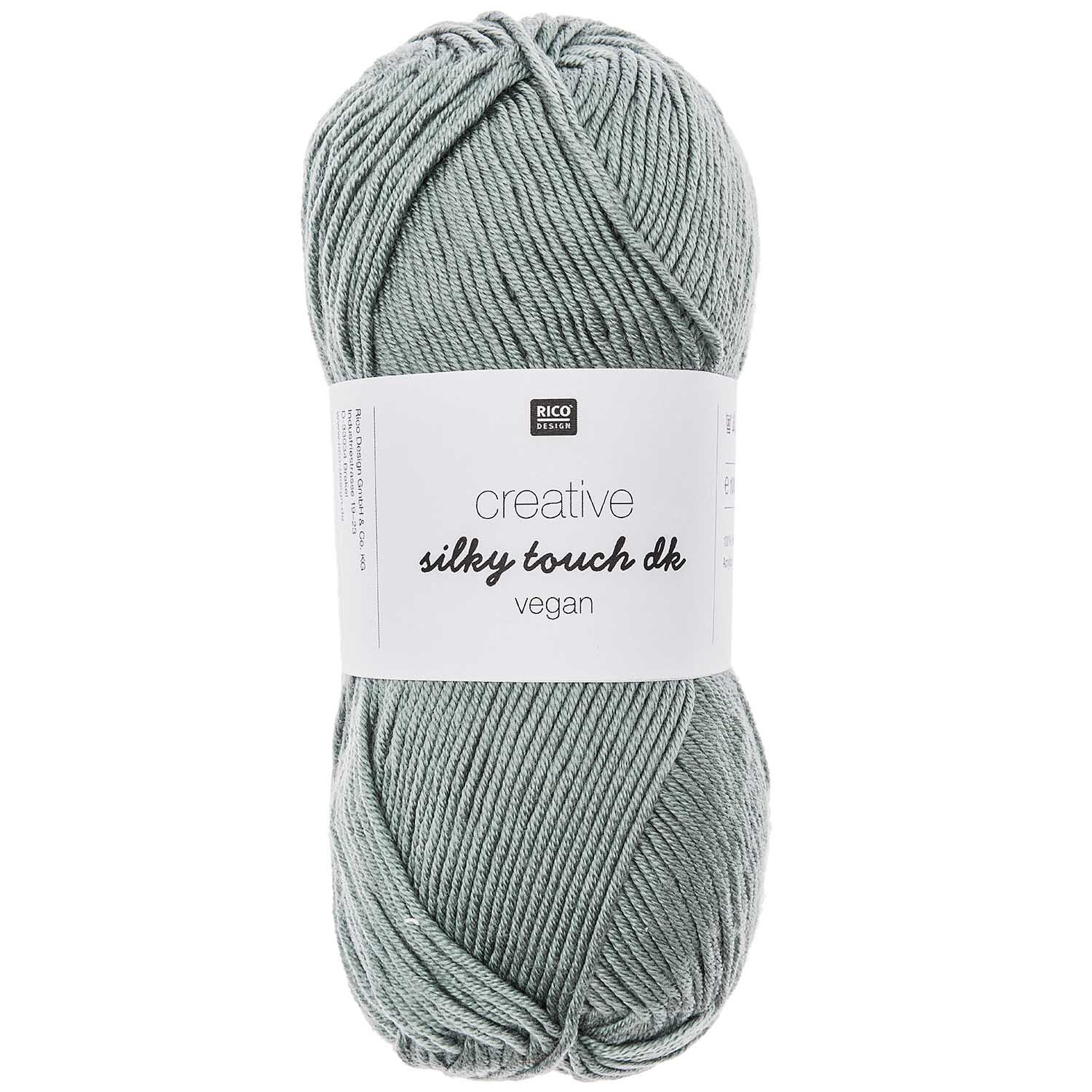 Creative Silky Touch dk: Weiches, veganes Garn in Patina von Rico Design, 100g Knäuel mit 220m Länge.