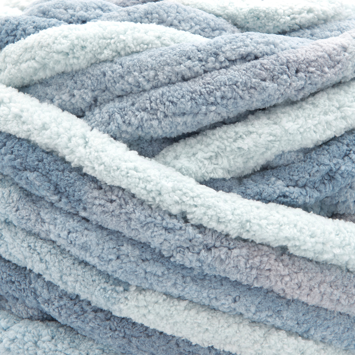 Chenillove Super Big Print: Flauschiges, blaues Chenille-Garn von Rico Design, ideal für Strickprojekte.
