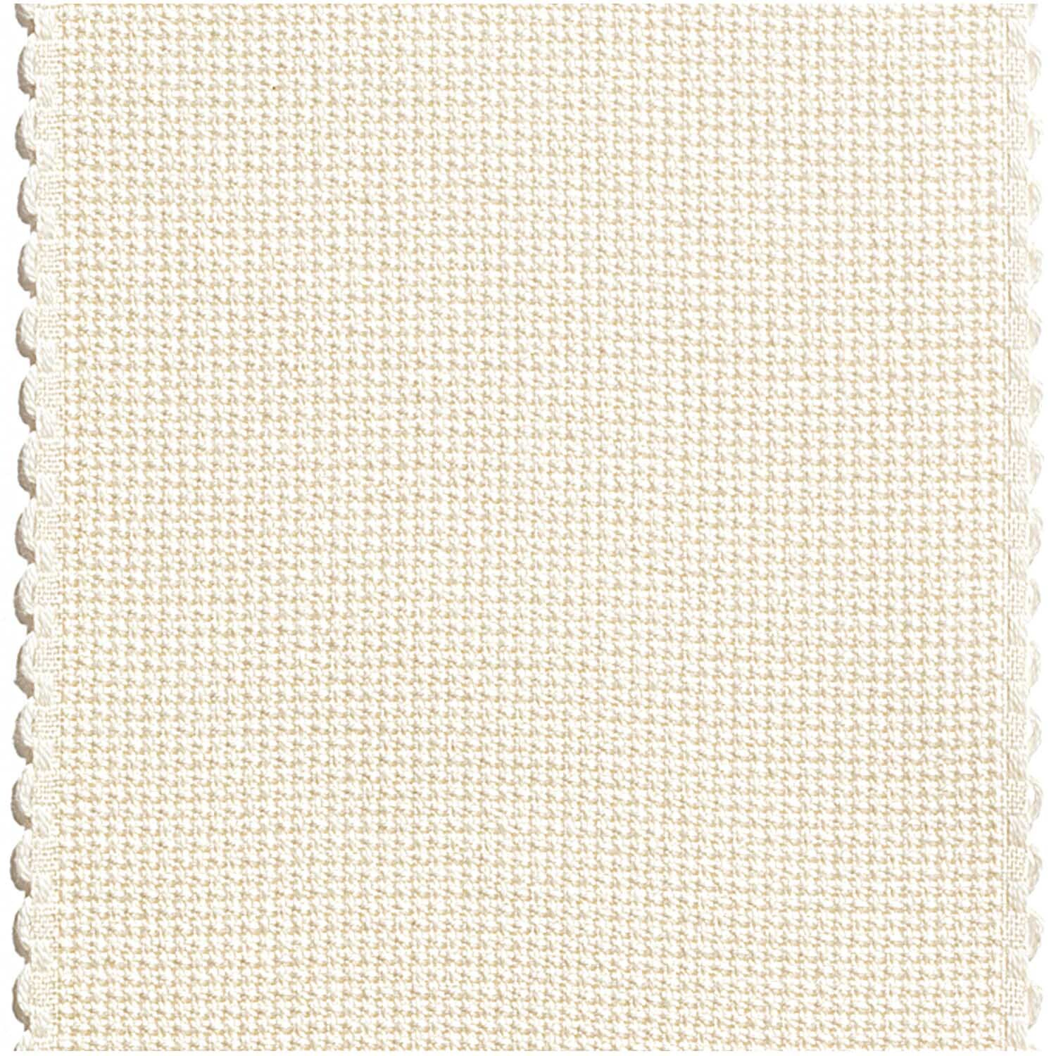 Aidaband creme 3cm von Rico Design in wollweiß. Nahaufnahme eines strukturierten Stoffes mit gezacktem Rand.