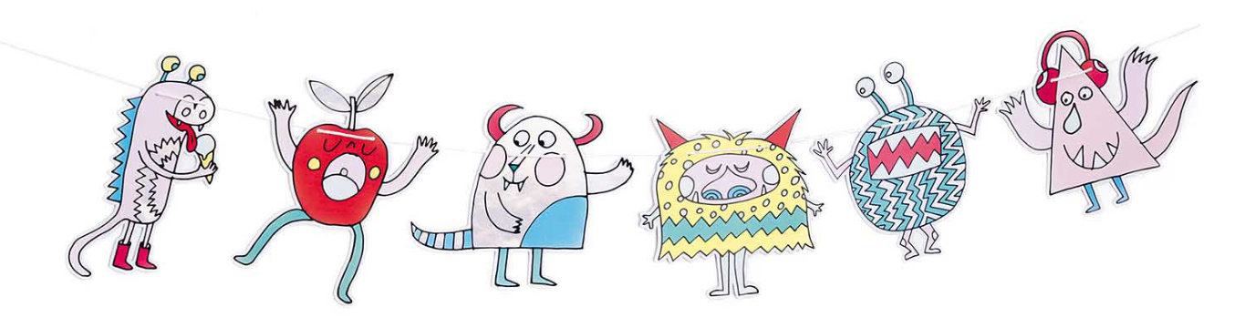Verschiedene bunte Monster-Figuren an einer weißen Schnur aufgefädelt.