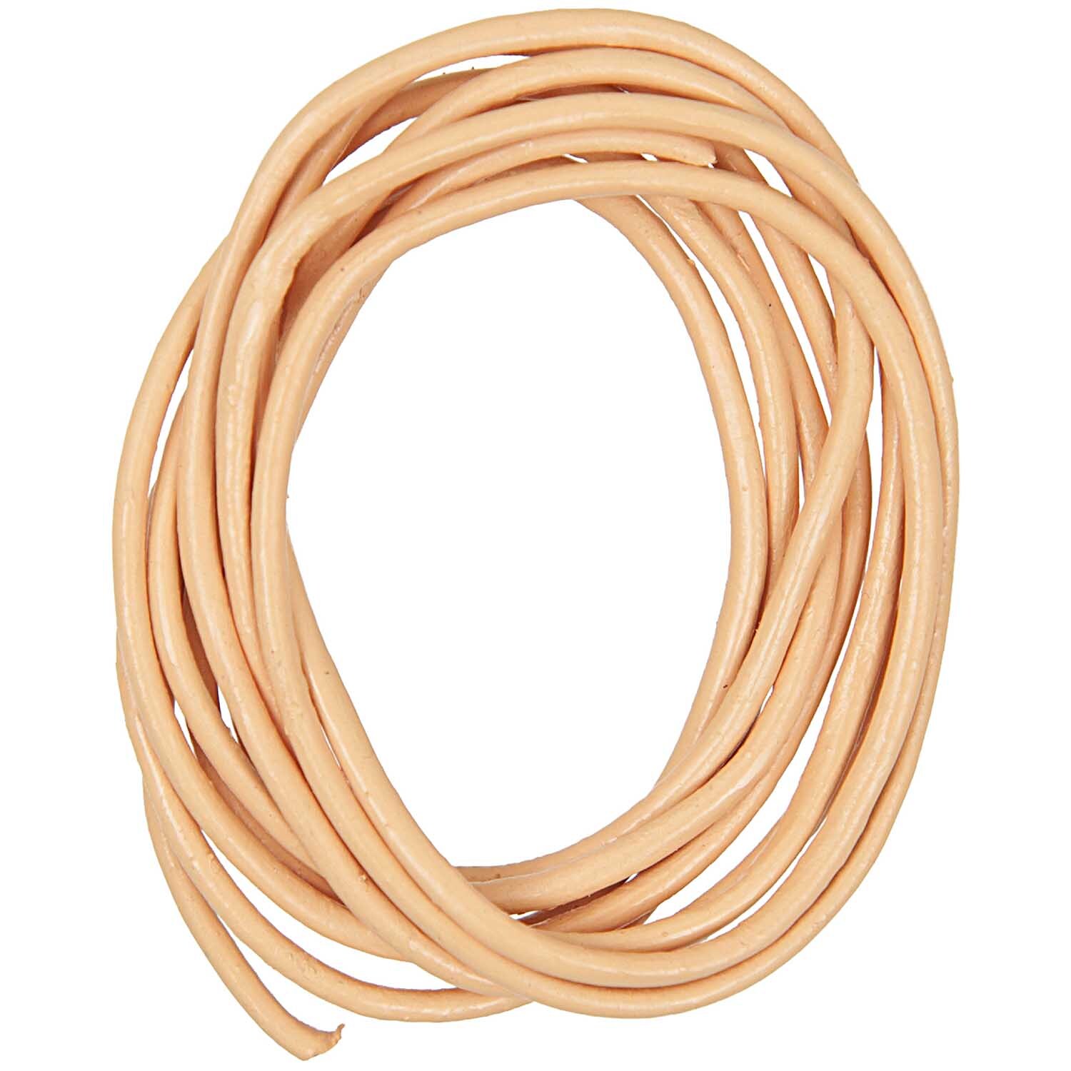 Lederband 1,5mm 1m von Rico Design in natürlichem Farbton, aufgerollt und bereit zur Verwendung.