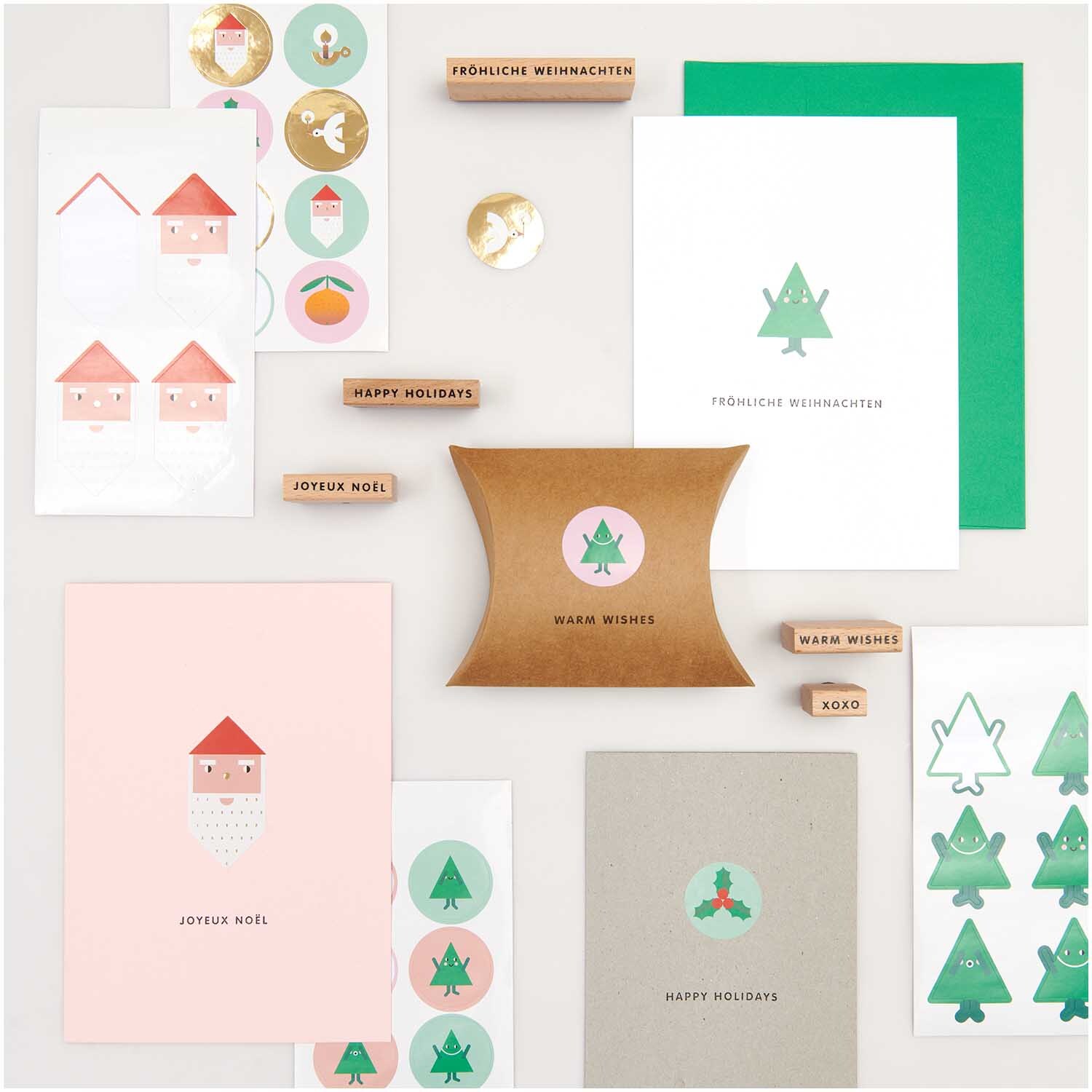 Paper Poetry Sticker Weihnachtsfiguren 4 Blatt mit festlichen Motiven und Grußkarten von Rico Design. Ideal für kreative Weihnachtsdekorationen.