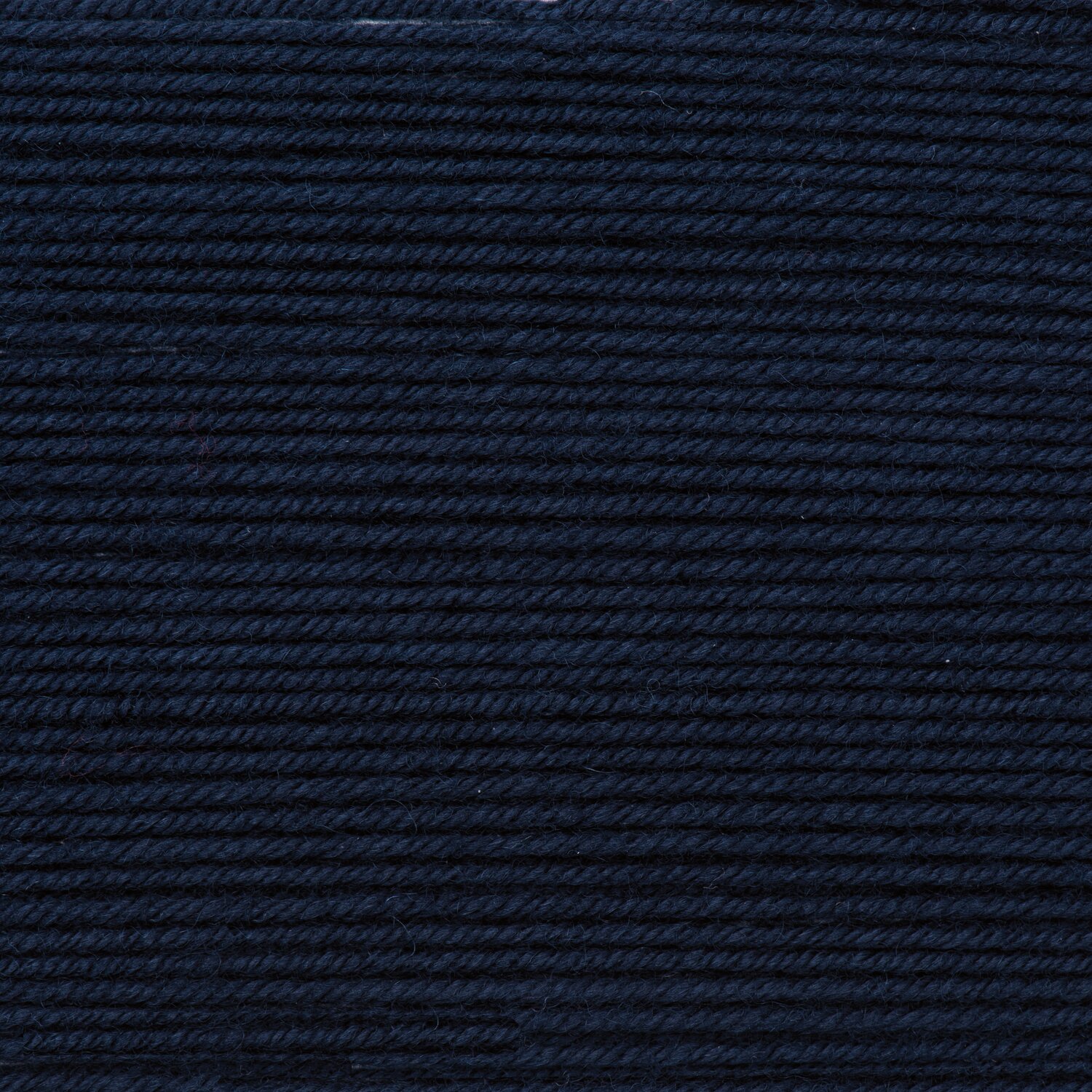 Essentials Merino dk, feines Strickgarn von Rico Design, gleichmäßig verzwirntes Wollknäuel in dunklem Blauton, Lauflänge 50g 110m für weiche Projekte