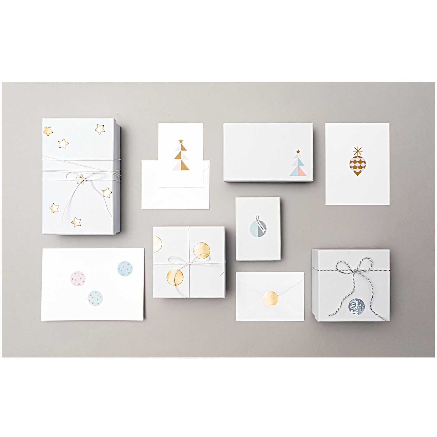 Paper Poetry Sticker Punkte gold 25mm 4 Bogen von Rico Design