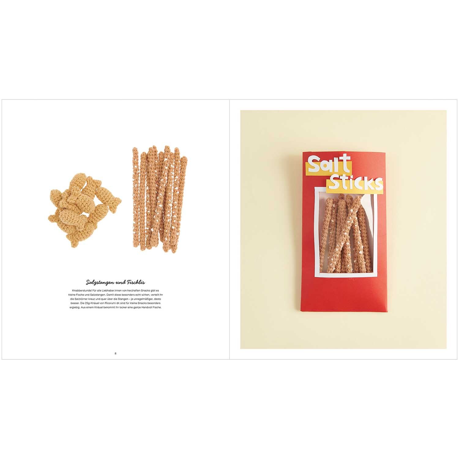 Ricorumi Snacks: Verpackung mit Salzstangen von Rico Design, präsentiert auf hellem Hintergrund.