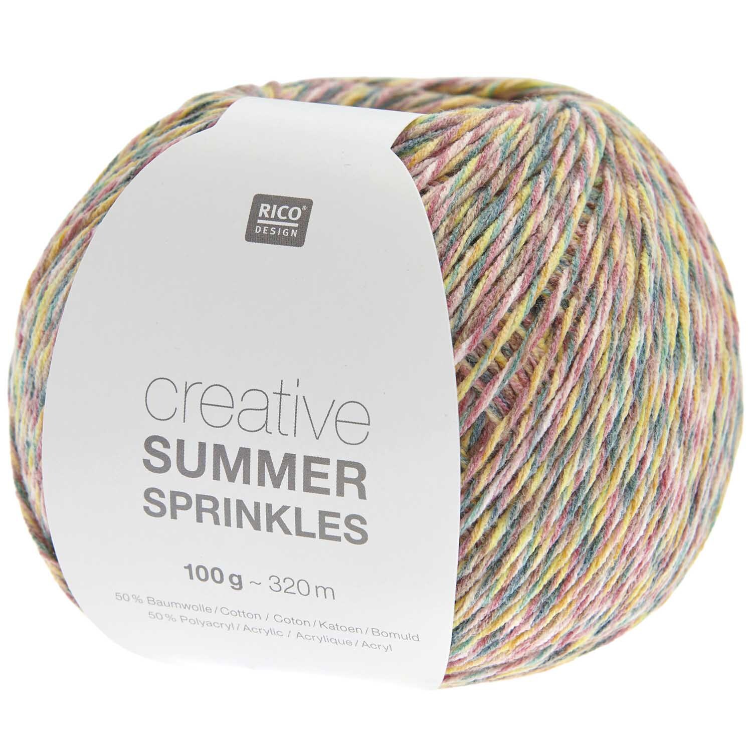 Strickset Dreieckstuch Modell 26: Bunte Wolle von Rico Design, ideal für kreative Sommerprojekte.