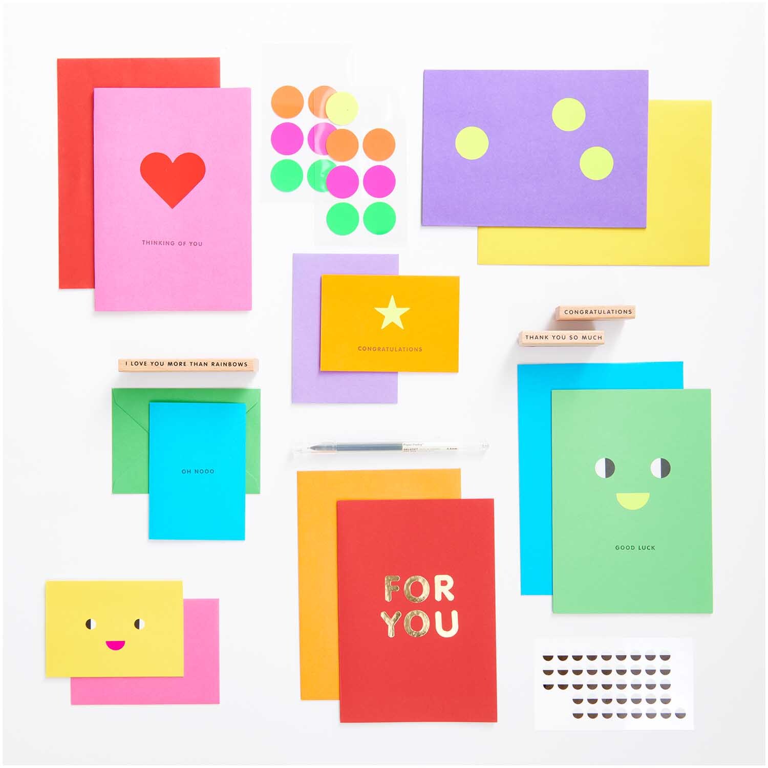 Paper Poetry Kartenset Rainbow classic B6 mit bunten Karten, Stickern und Umschlägen, 28-teilig. Ideal für kreative Grußkarten.