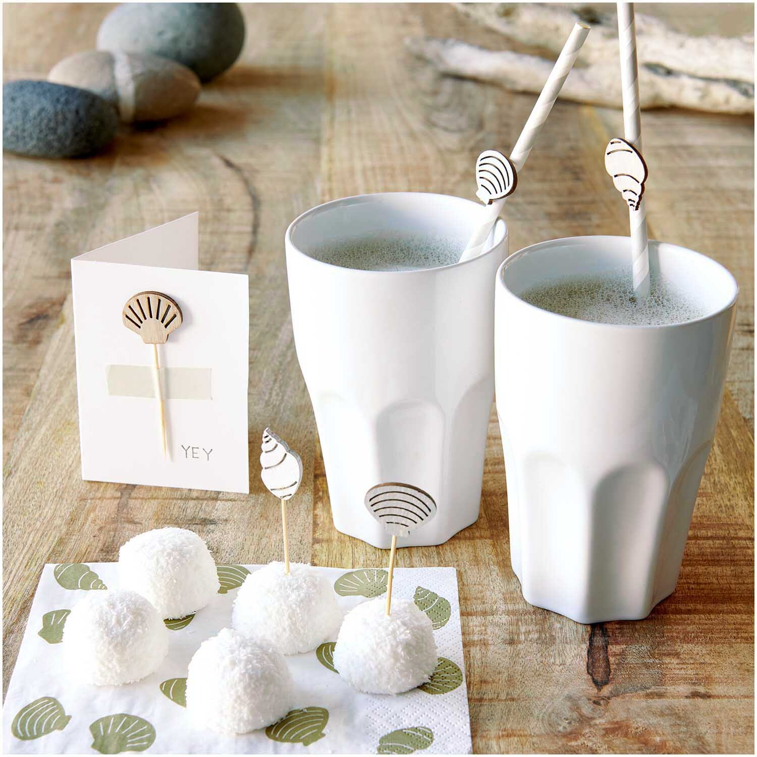 Deko-Picker Muschel Mix in Weiß, dekorativ in Getränken und auf Gebäck, von Rico Design.