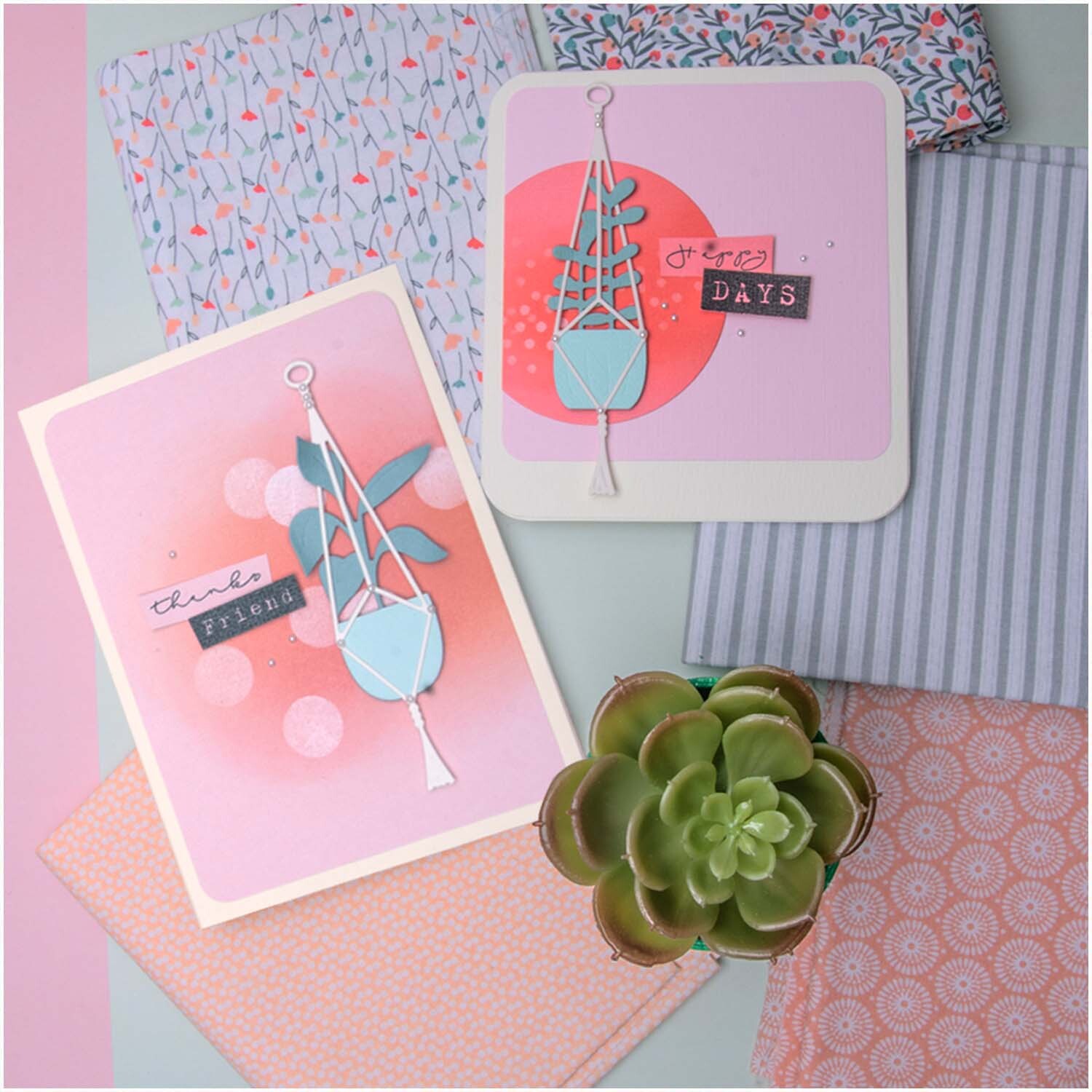 Framelits Die Set Circles: Zwei Karten mit Pflanzenmotiven auf buntem Hintergrund, Sizzix.