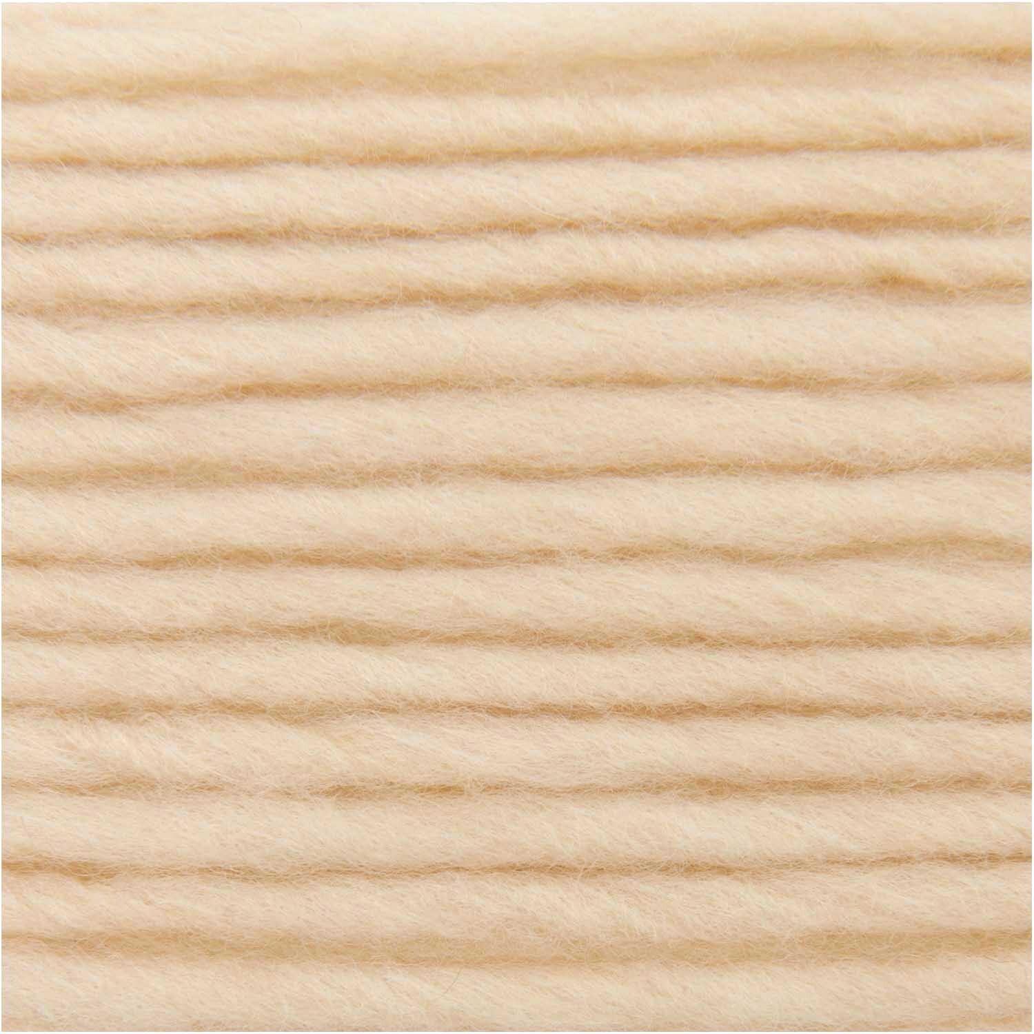 Essentials Super Chunky Wolle in Natur von Rico Design, 50g Knäuel mit 80m Länge, zeigt dicke, weiche Fasern in natürlichem Beige.