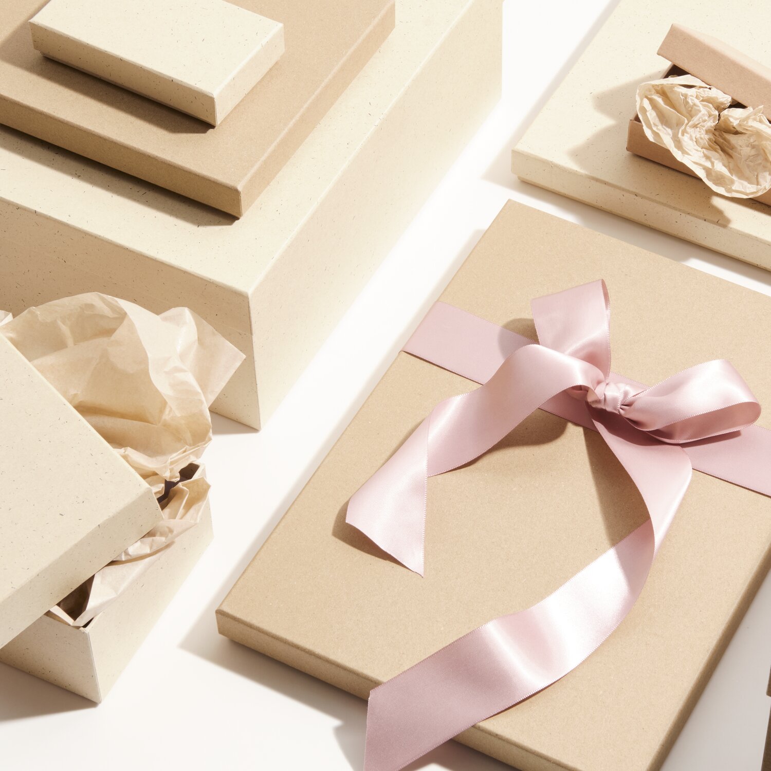Paper Poetry Renew Geschenkbox M Farbe Creme von Rico Design