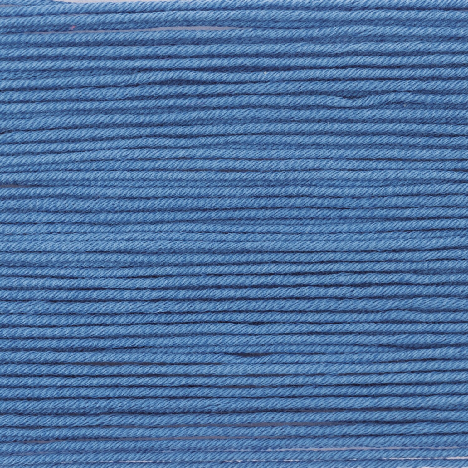 Wickelkarte des Garns Essentials Fine Fine Merino in der Farbe 108 Jeans.