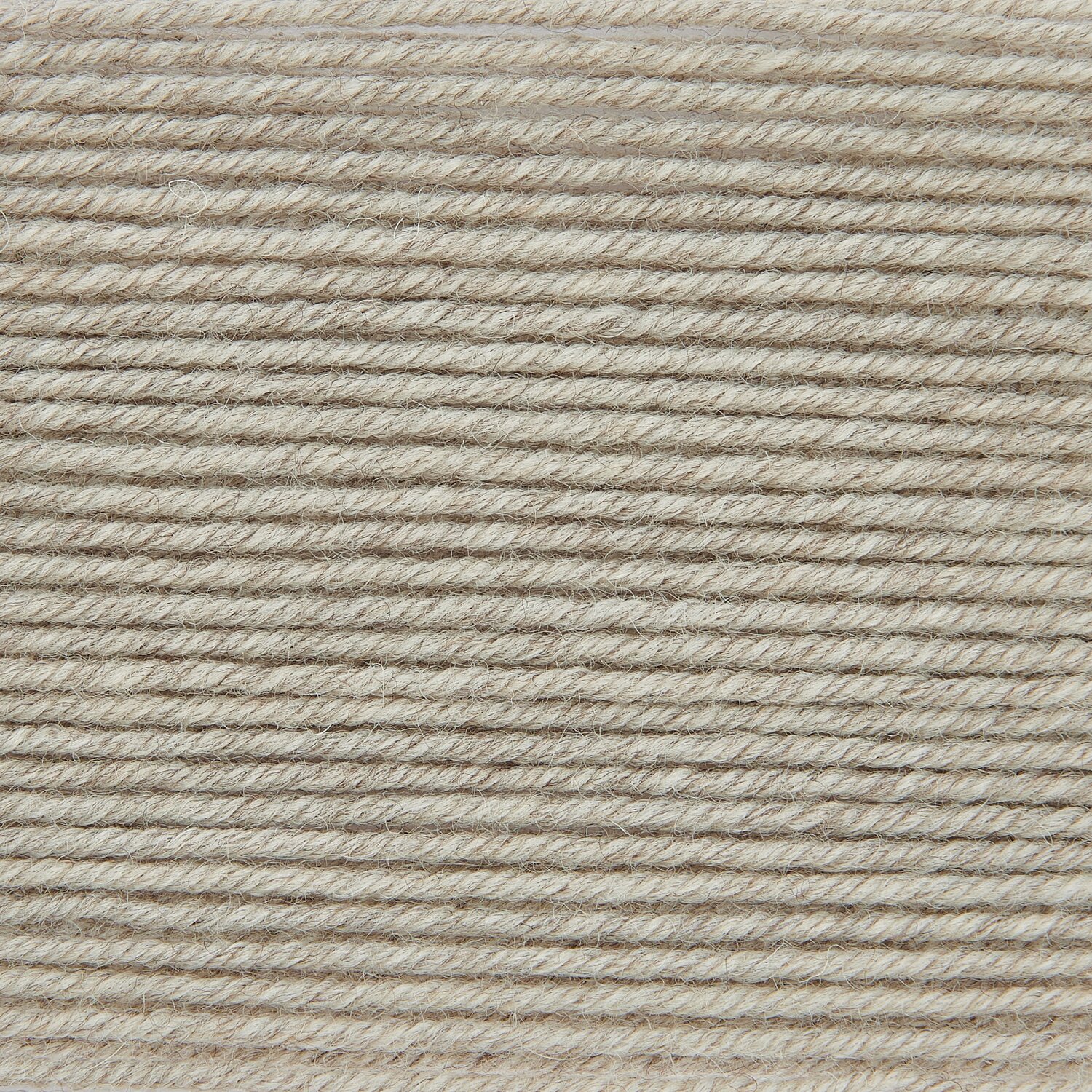 Essentials Merino dk, feines Strickgarn von Rico Design in meliertem Naturton, Subtitel 50g 110m, dicht gewickelt und ideal für weiche Strickprojekte