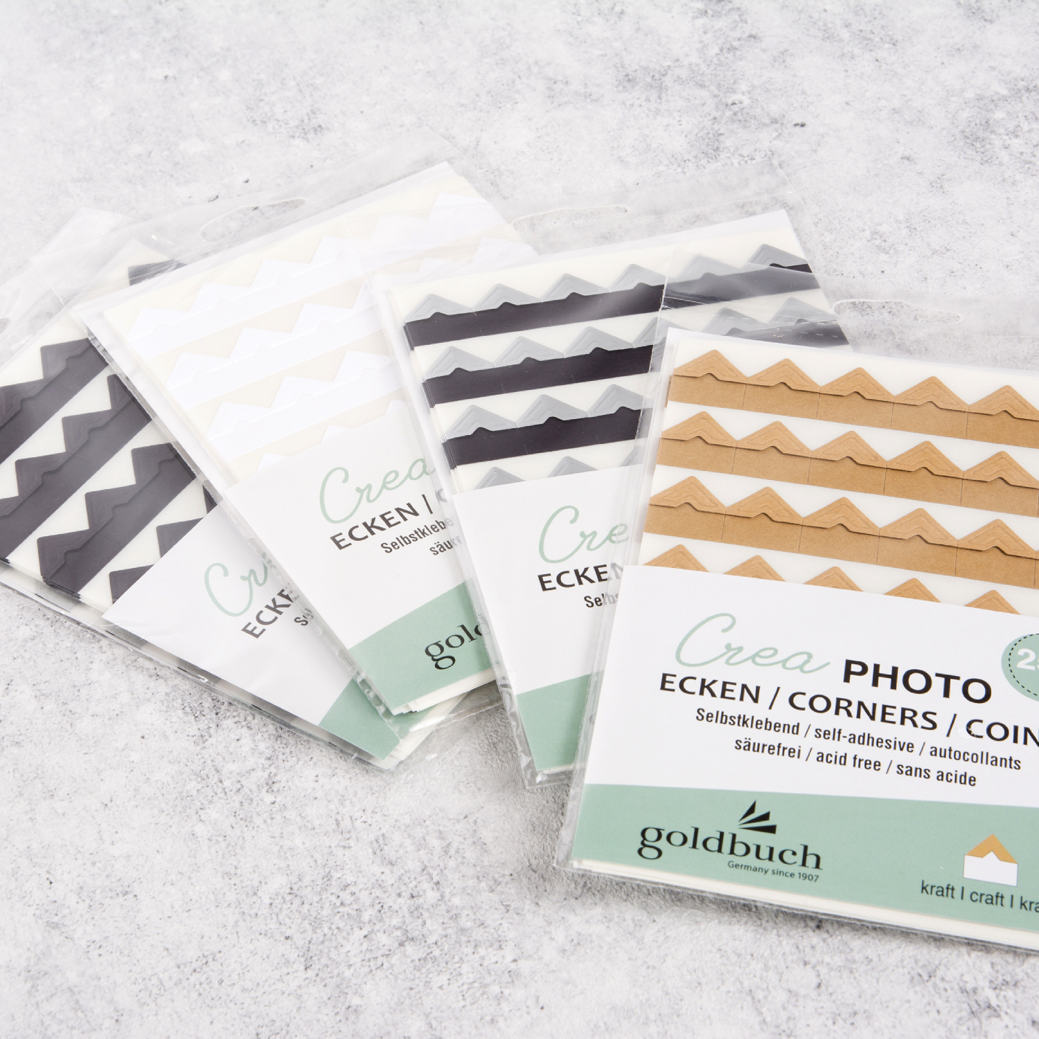 Fotoecken Crea: Vier Packungen selbstklebende Fotoecken in verschiedenen Farben von goldbuch.
