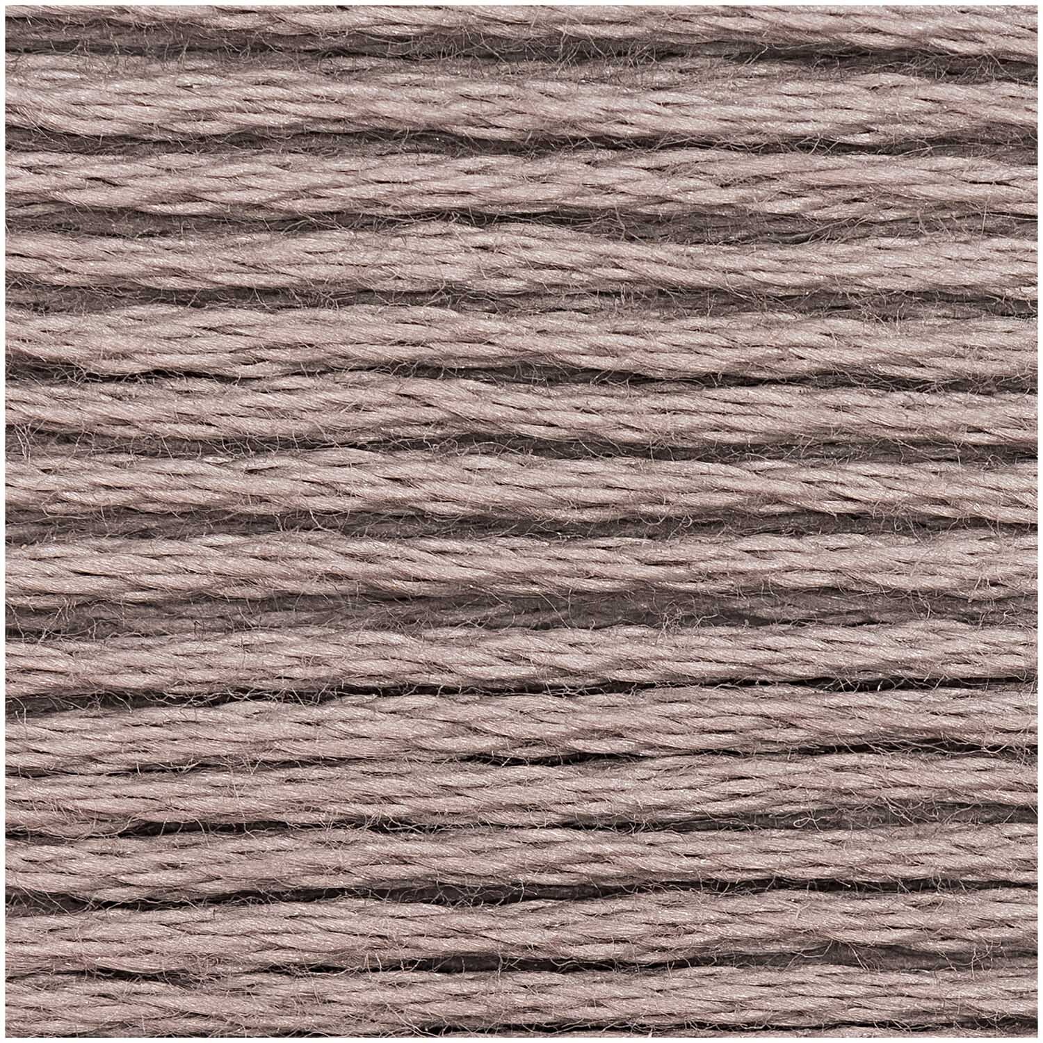 Sticktwist 8m von Rico Design in einem sanften Grauton, ideal für Stickprojekte und Handarbeiten.