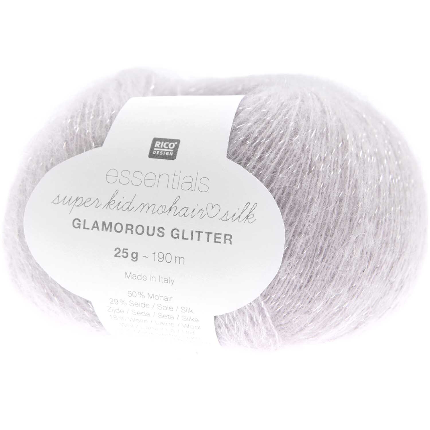 Strickset Dreieckstuch Modell 13: Weiches, glitzerndes Garn in hellem Lila von Rico Design für elegante Strickprojekte.