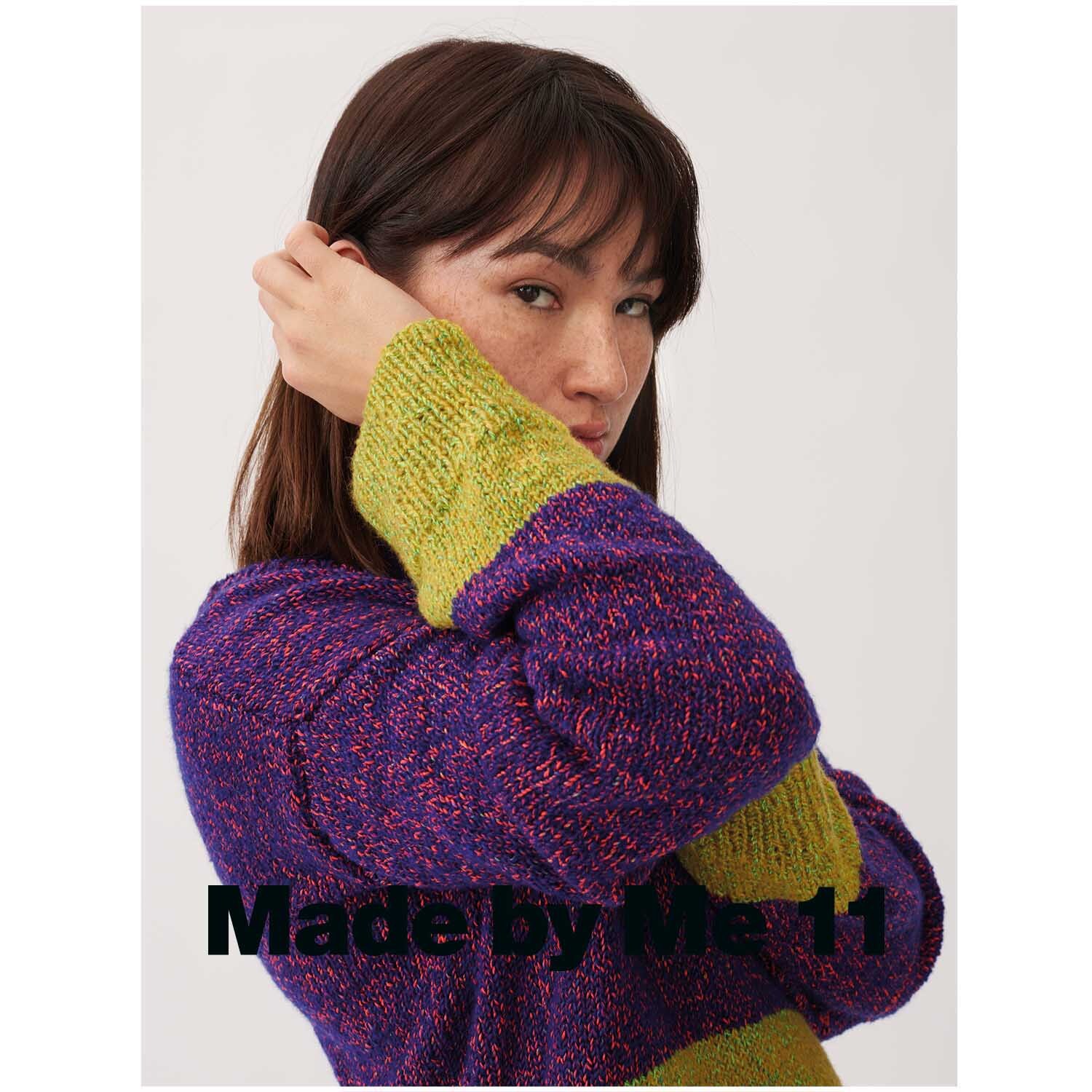 Fashion Fluorino dk: Frau in gestricktem Pullover mit gelben und violetten Streifen, 50g 115m Garn.