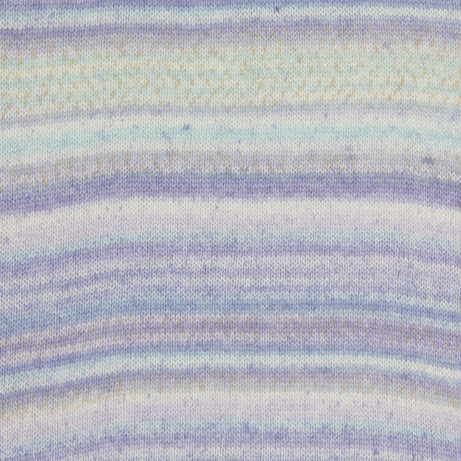 Fashion Cotton Merino Lace: Weiches Garn mit sanften Farbverläufen in Blau- und Lilatönen, ideal für leichte Strickprojekte.
