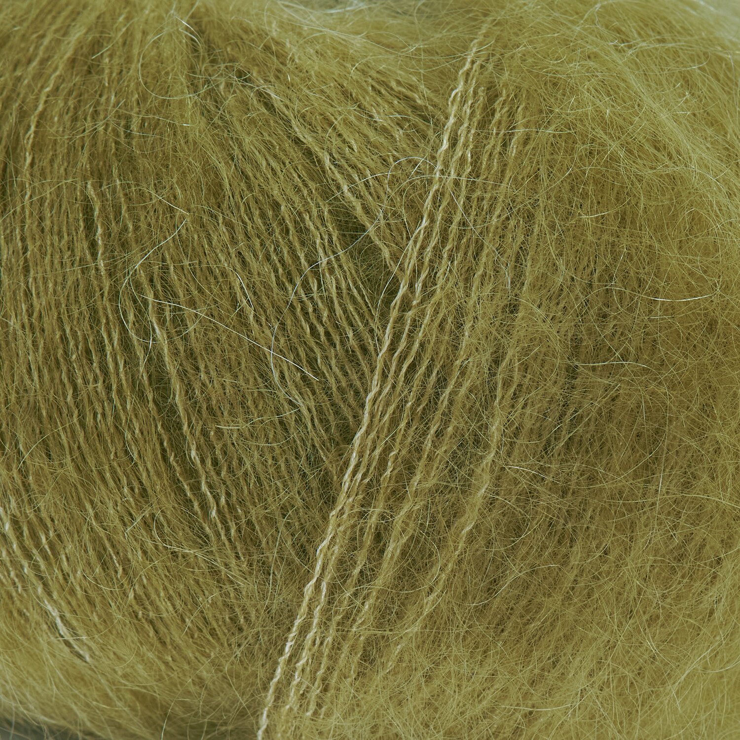 Essentials Super Kid Mohair Loves Silk, weiches Garn in Olivgrün, 25g 200m, ideal für luxuriöse Strickprojekte.