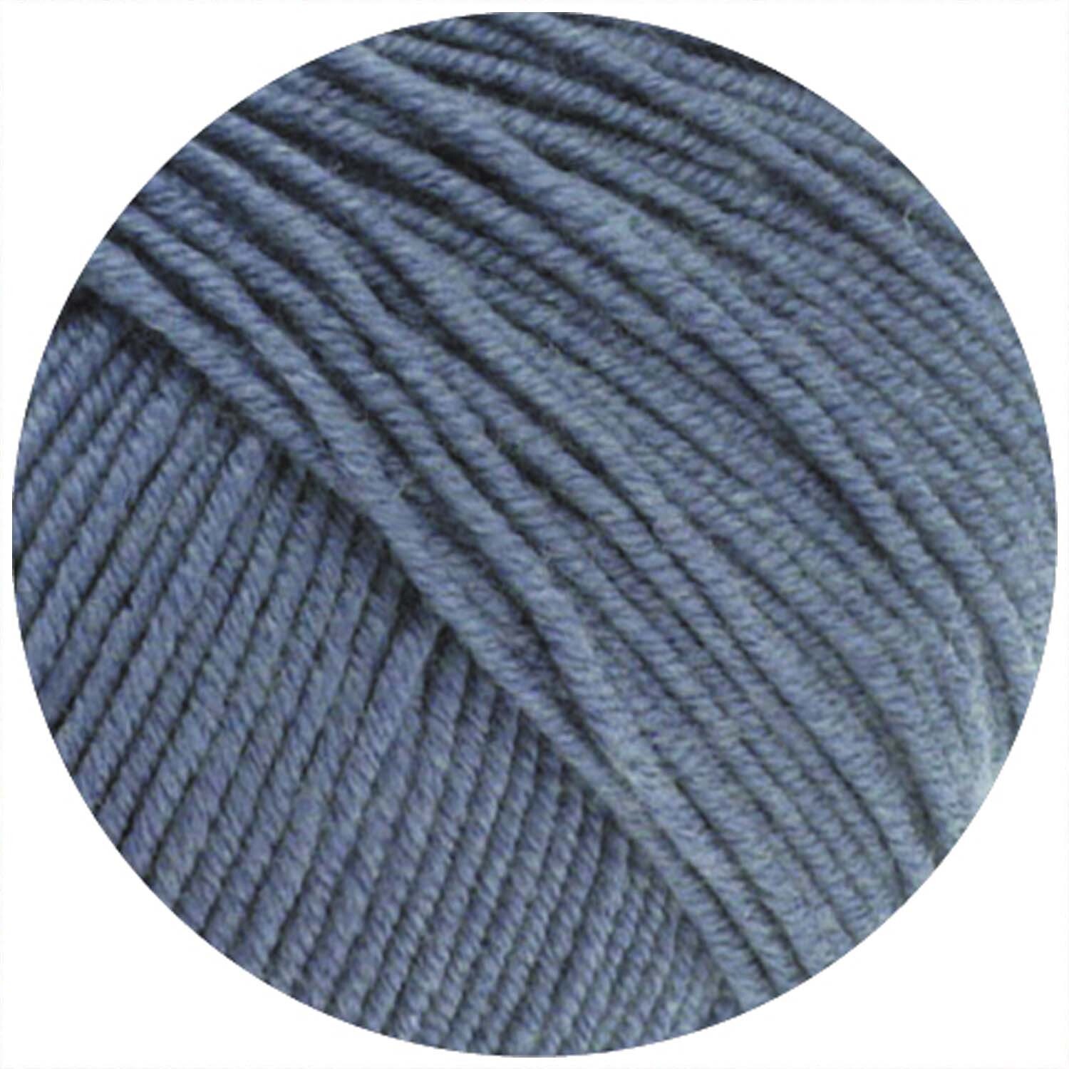 Cool Wool in Graublau von Lana Grossa, 50g 160m. Nahaufnahme von weicher, hochwertiger Wolle.