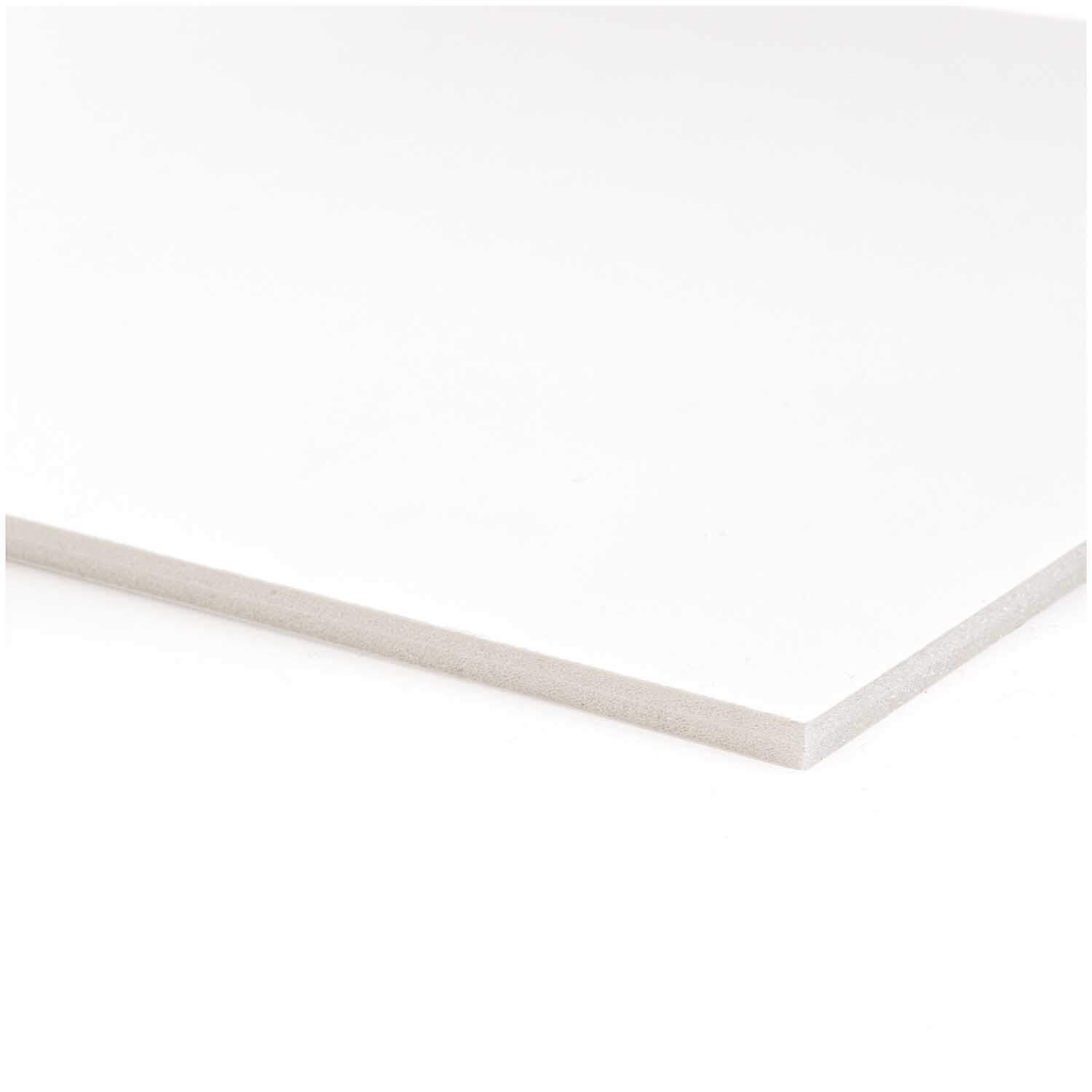 Foamboard weiß A4 5mm von Rico Design. Abgebildet ist eine weiße, 5mm dicke Schaumstoffplatte.