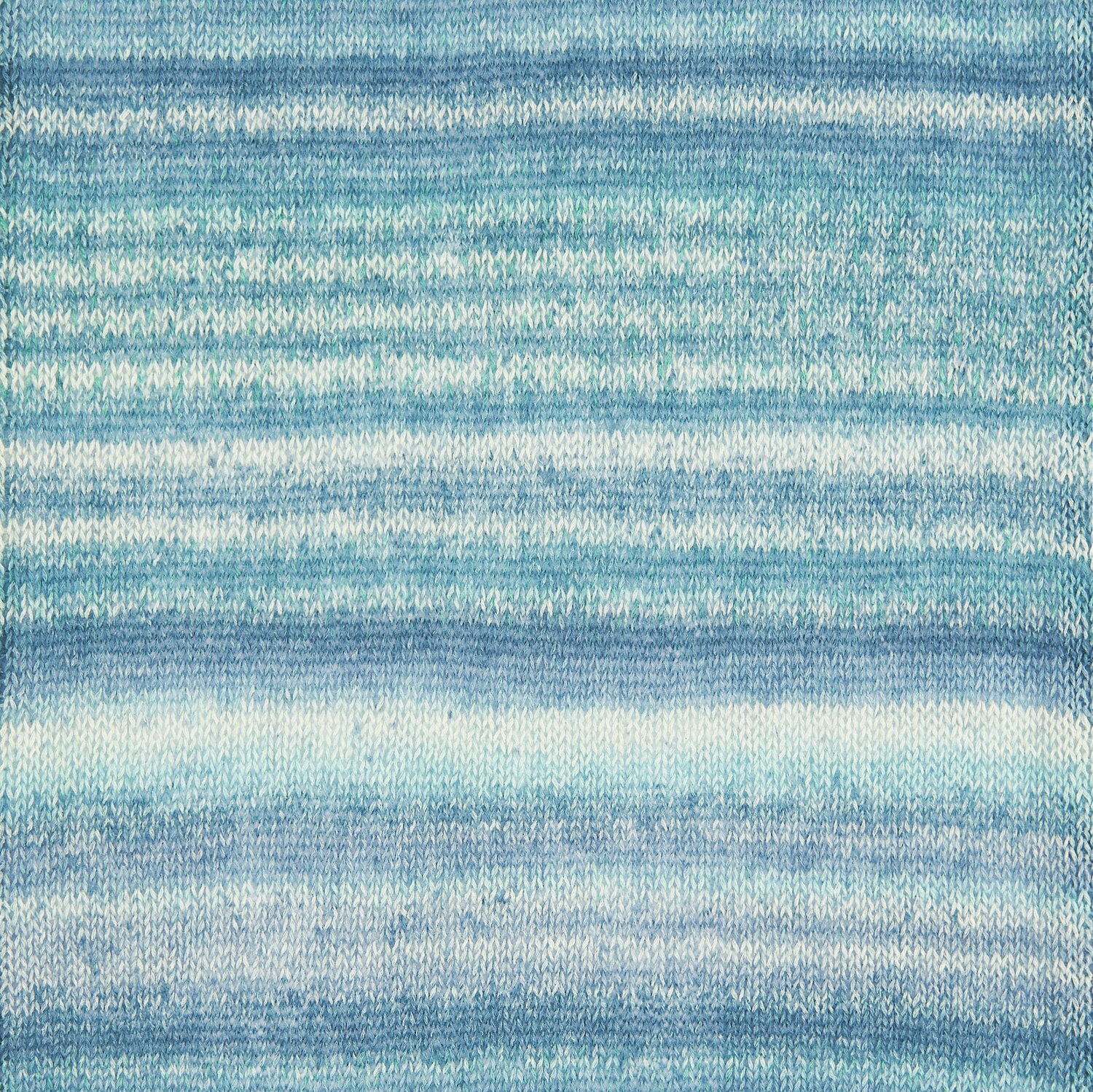 Fashion Cotton Merino Lace, gestricktes Muster in Blau- und Weißtönen, ideal für Winterprojekte.