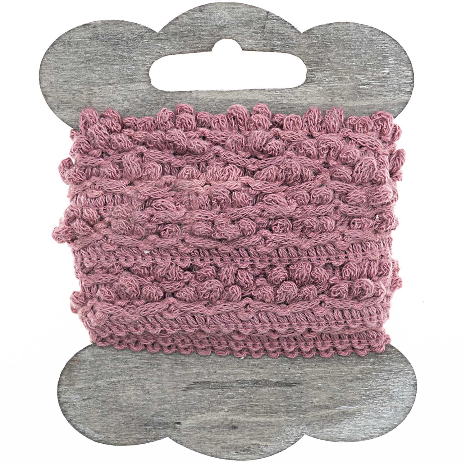 Häkelbordüre 1,5cm 3m in Altrosa auf Holzspule, ideal für kreative Nähprojekte von idee. Creativmarkt.