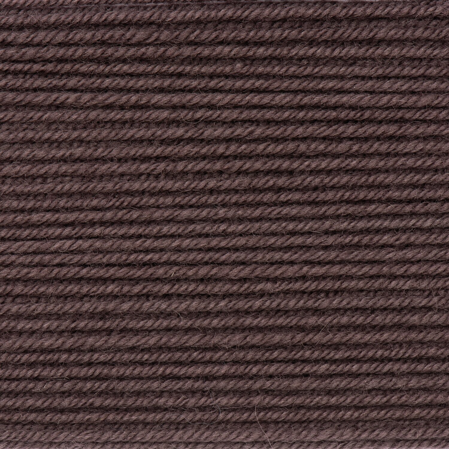 Essentials Merino dk, Rico Design, weiches mittelstarkes Strickgarn in dunkler Lila-Nuance, Knäuel mit Lauflänge 110m bei 50g für vielseitige Projekte