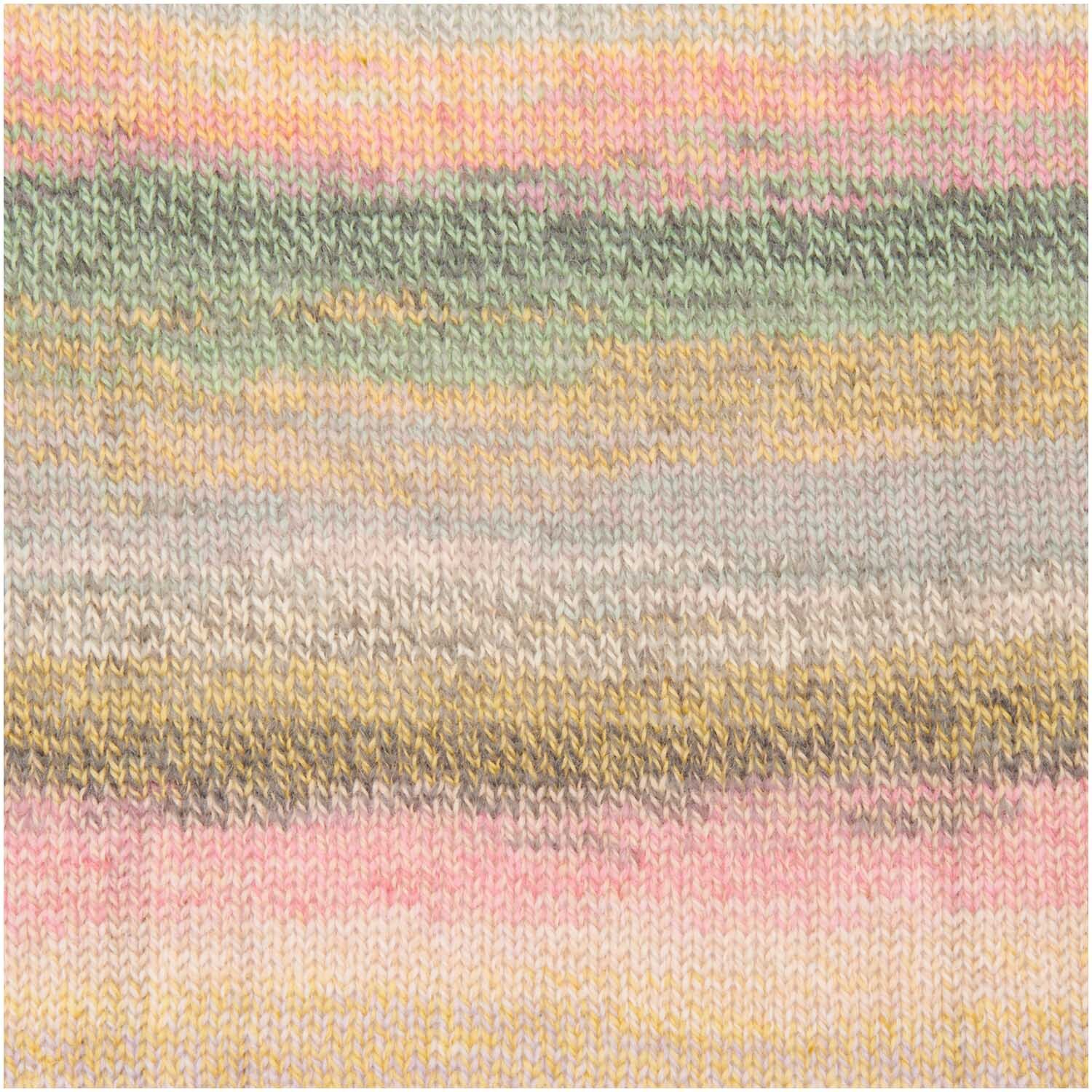 Creative Chic-Unique dk: Weiches Garn in sanften Pastelltönen, ideal für Strickprojekte. Marke: Rico Design.