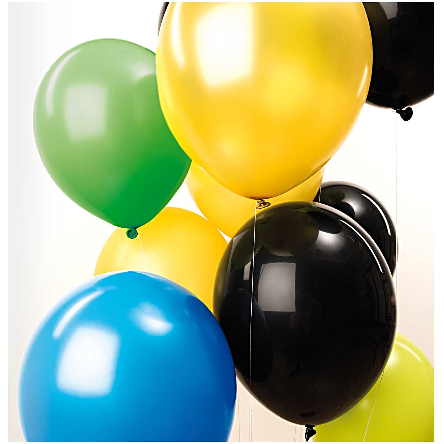 Luftballon Mix Pirat von Rico Design: Bunte Ballons in Gelb, Grün, Blau und Schwarz, ideal für Partys.