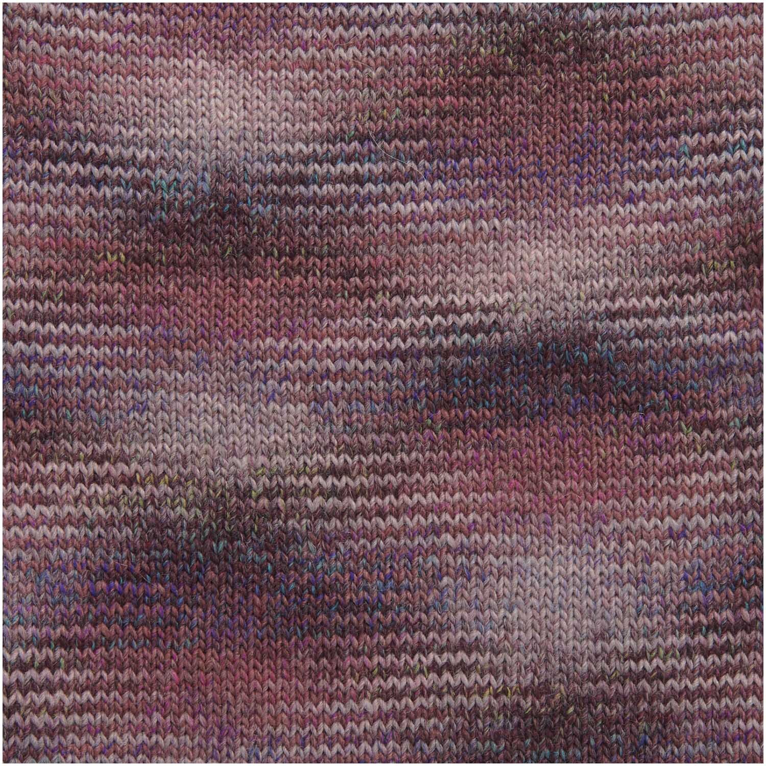 Creative Colour Shift dk: Gestricktes Muster in Beerentönen von Rico Design, zeigt weiche Farbverläufe.