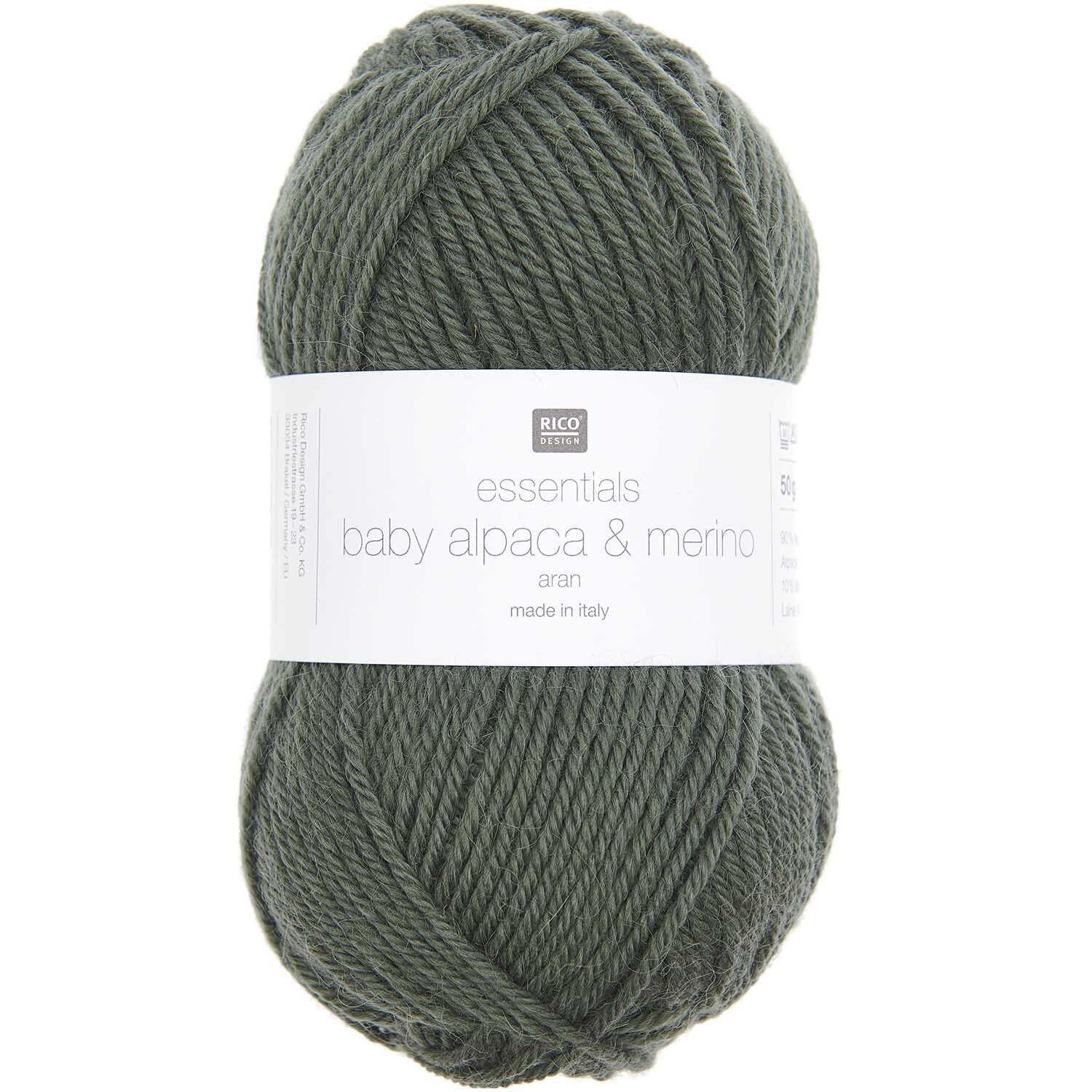 Essentials Baby Alpaca & Merino aran, weiches Garn in Efeu, 50g Knäuel, 100m Länge. Ideal für Strickprojekte. Marke: Rico Design.