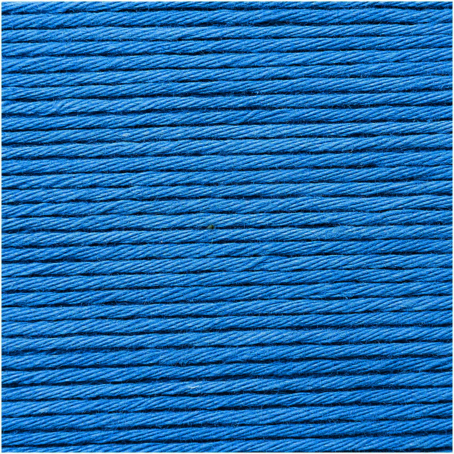 Creative Cotton aran, 50g 85m, in intensivem Blau. Ideal für Strick- und Häkelprojekte.