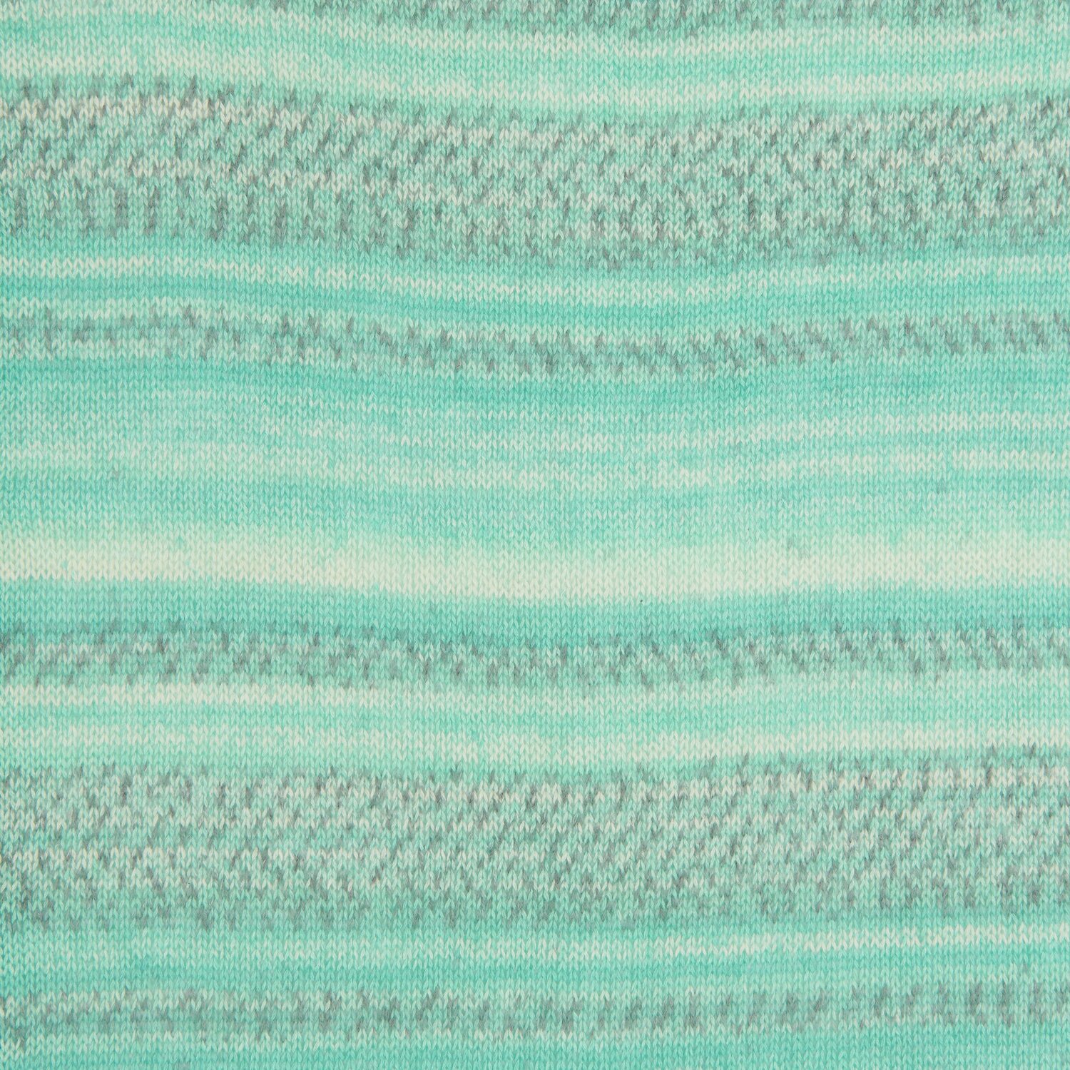Fashion Cotton Merino Lace von Rico Design in Aqua. Nahaufnahme von gestricktem Stoff mit feinen, horizontalen Streifen.