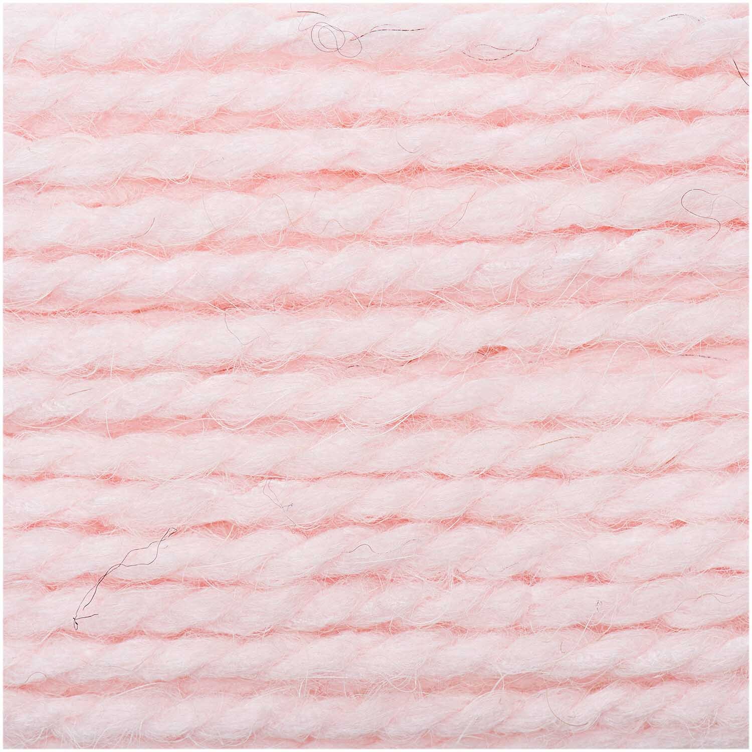 Creative Twist super chunky von Rico Design in Rosa, 100g 75m. Nahaufnahme von weicher, dicker Wolle.