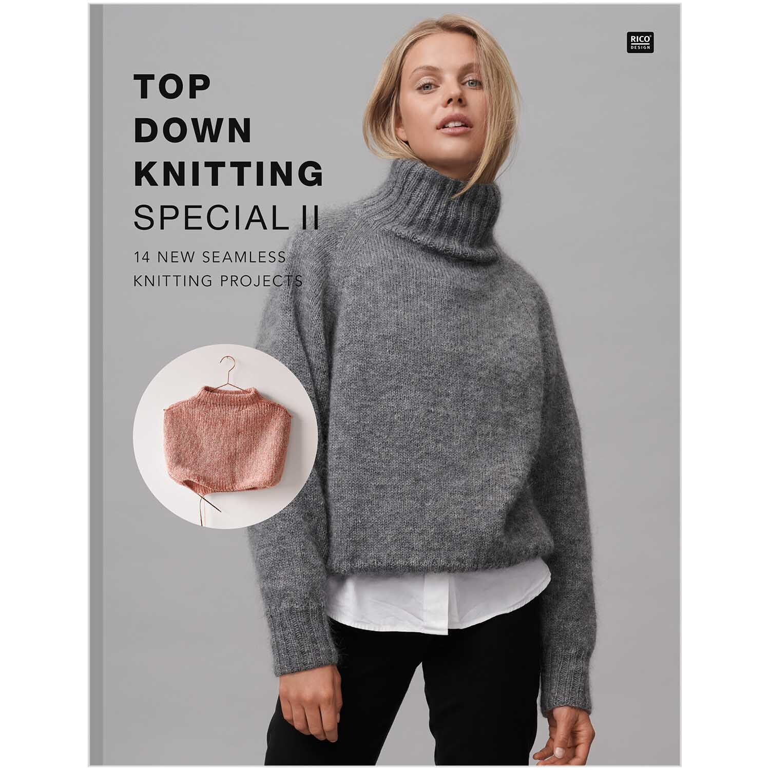 Top Down Knitting Special 2: Frau in grauem Pullover, daneben ein gestricktes rosa Oberteil. Marke: Rico Design.