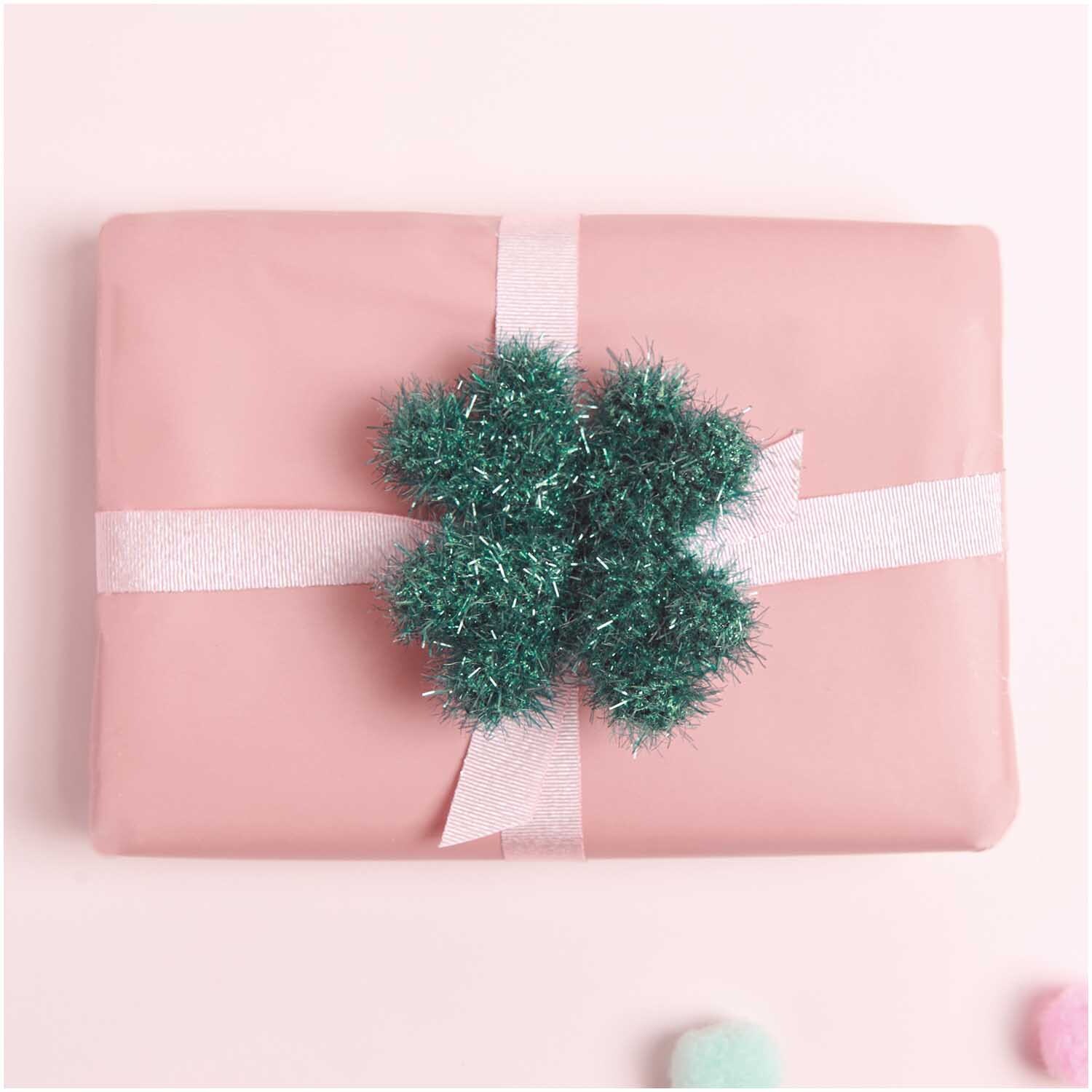 Creative Bubble Set Good Luck! Geschenkset mit rosa Verpackung und grünem Kleeblatt von Rico Design.