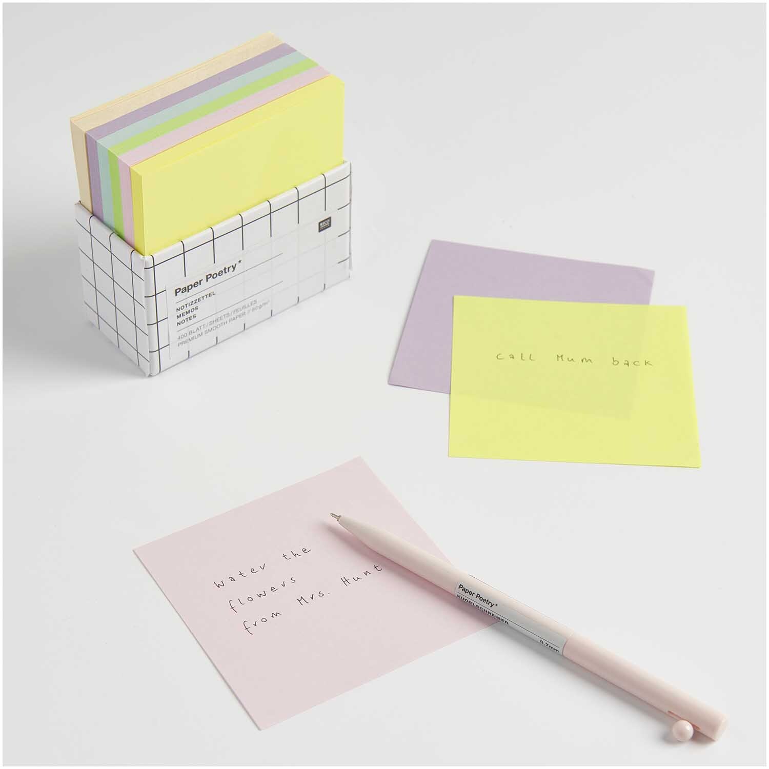 Paper Poetry Notizzettel Box mit 400 Blättern in Pastellfarben, ideal zum Notieren von Ideen.