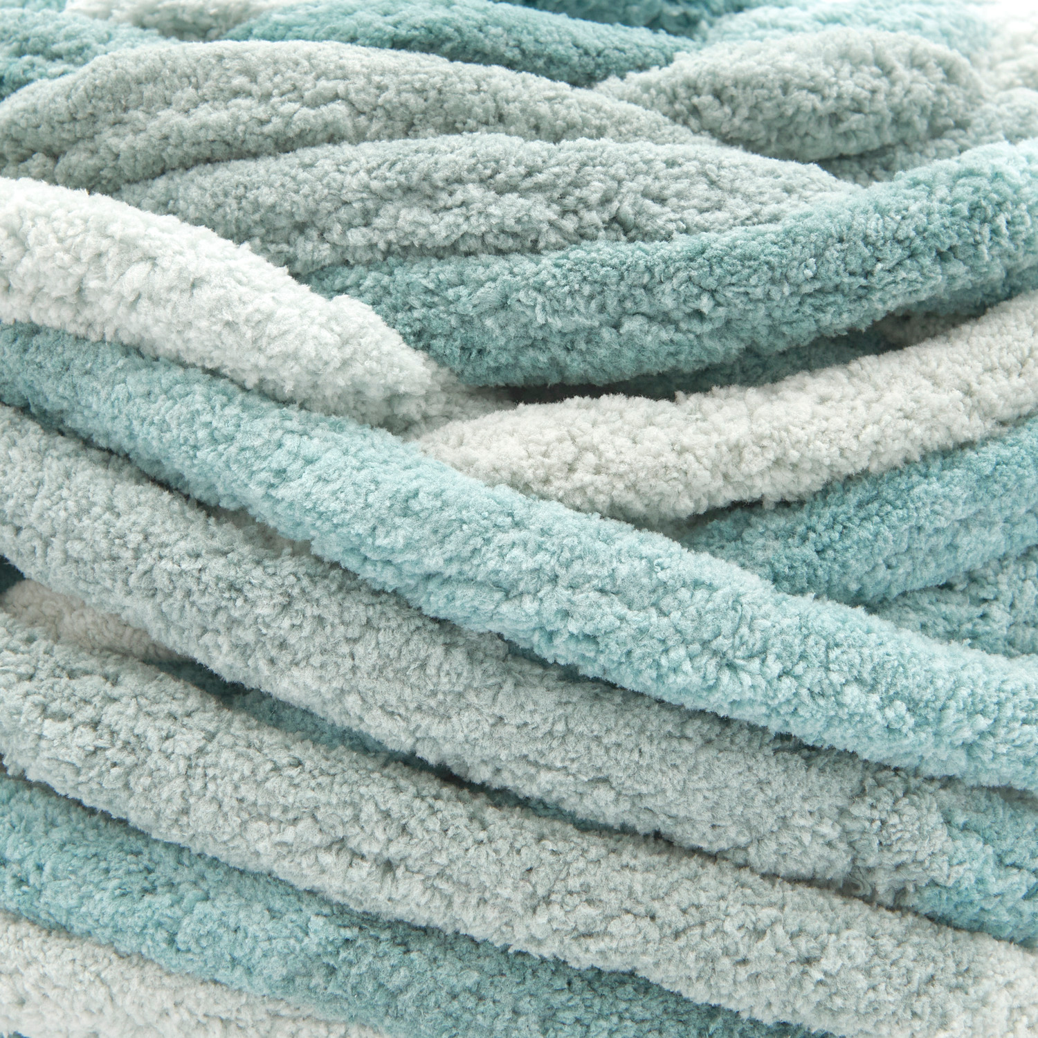 Chenillove Super Big Print: Weiches, dickes Garn in Aqua von Rico Design, ideal für Strickprojekte.
