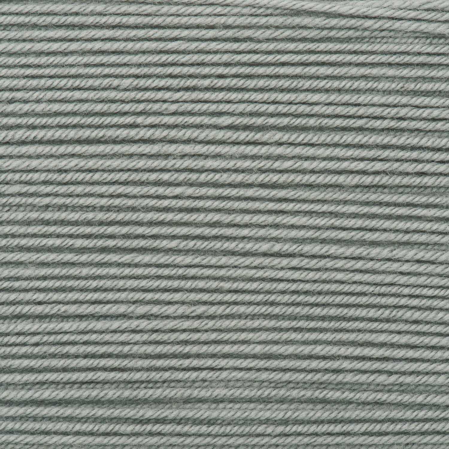 Essentials Merino dk, feines Wollgarn von Rico Design in kühlem Stahlton, Nahaufnahme der Fadenstruktur, Knäuelgröße 50g 110m, ideal zum Stricken