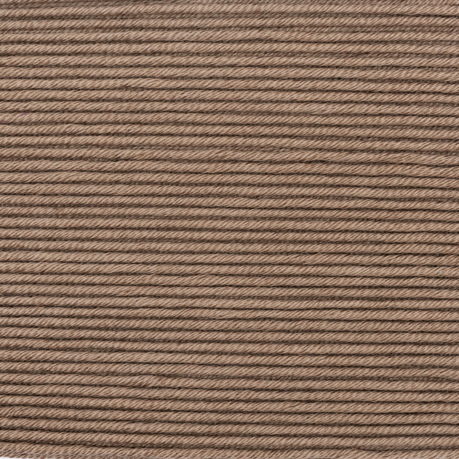 Wickelkarte des Garns Essentials Fine Fine Merino in der Farbe 104 Kastanie.