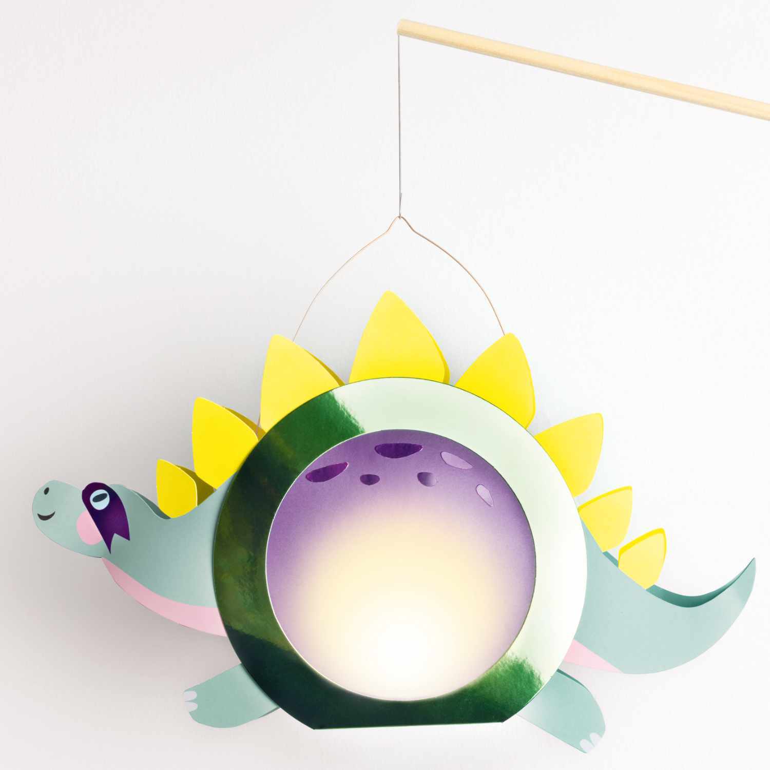 Bastelset Laterne Super Dinos: Bunte Dinosaurier-Laterne mit gelben Stacheln und lila Bauch von folia.