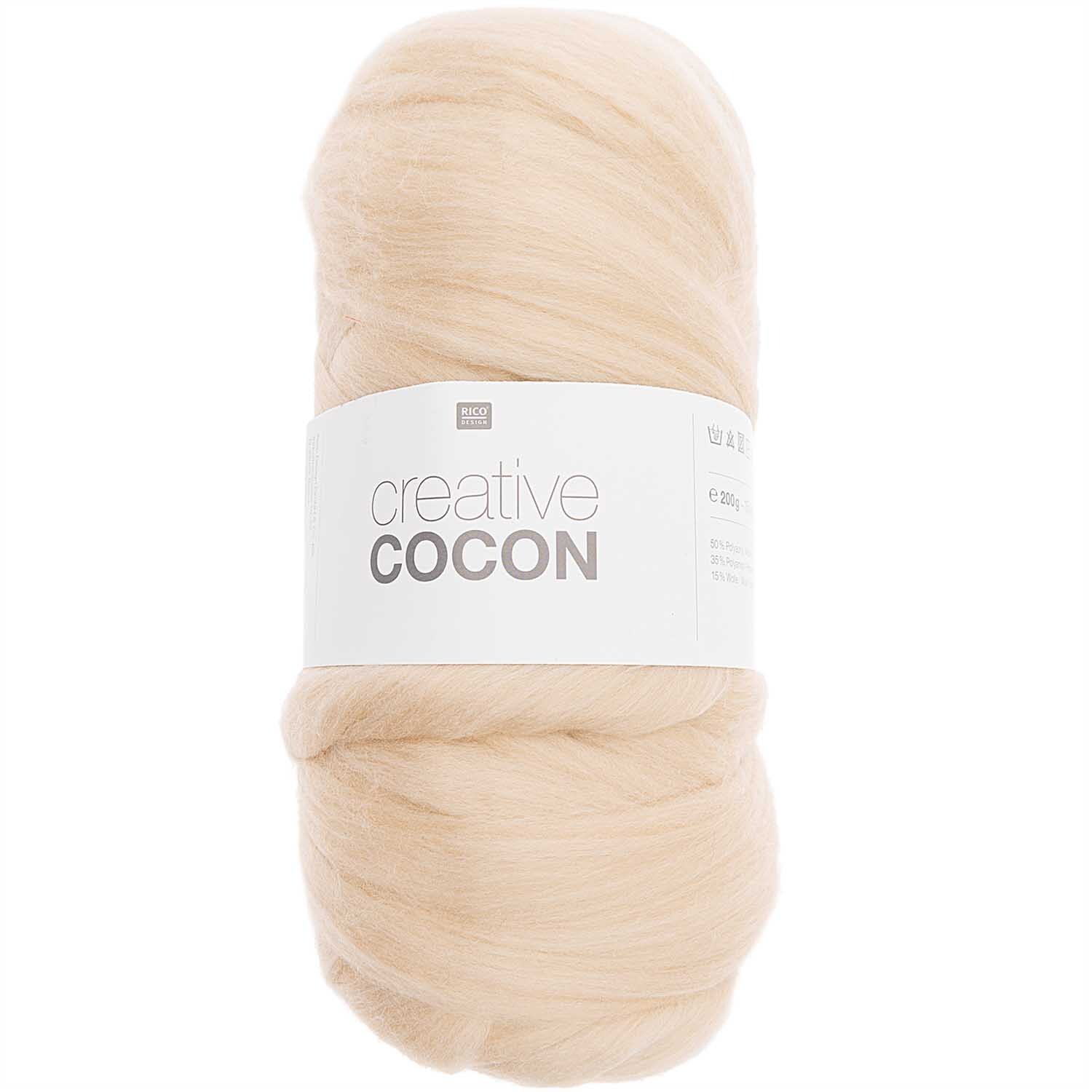 Creative Cocon: Weiches, naturfarbenes Garn von Rico Design, ideal für kreative Strickprojekte.
