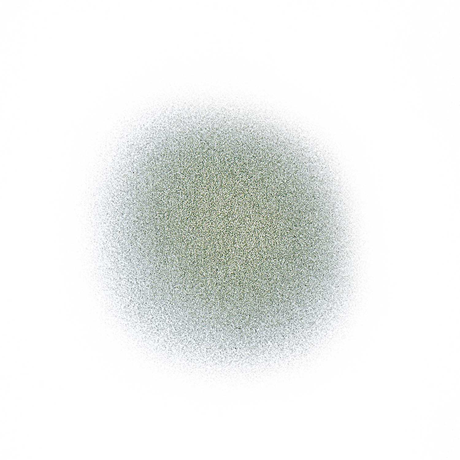 Textil Spray silber von Rico Design, 150ml. Das Bild zeigt einen silbernen Sprühfleck auf weißem Hintergrund.