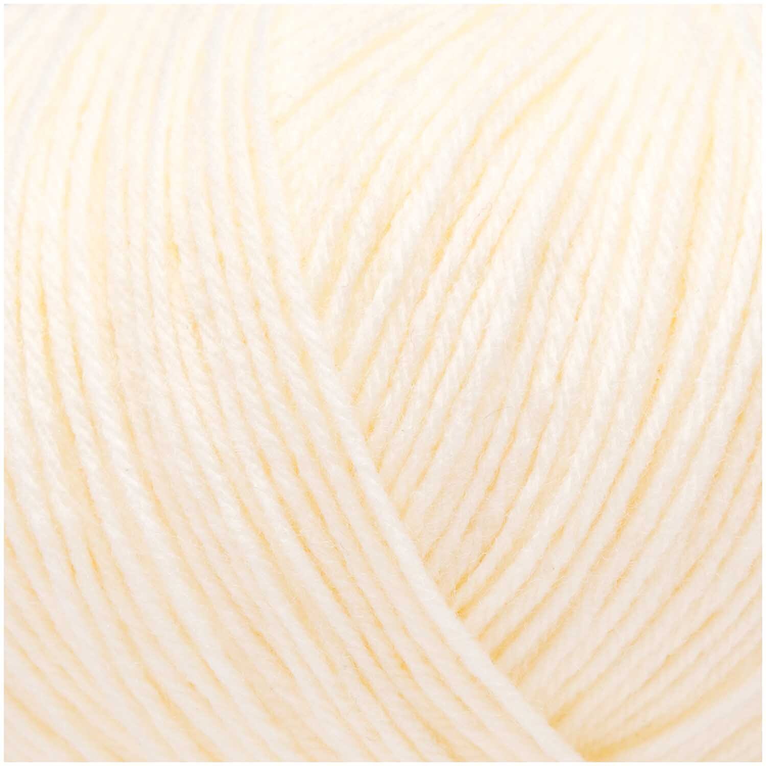 Rico Baby Classic 4fädig Garn in sanftem Creme, ideal für Strickprojekte, 50g 220m.
