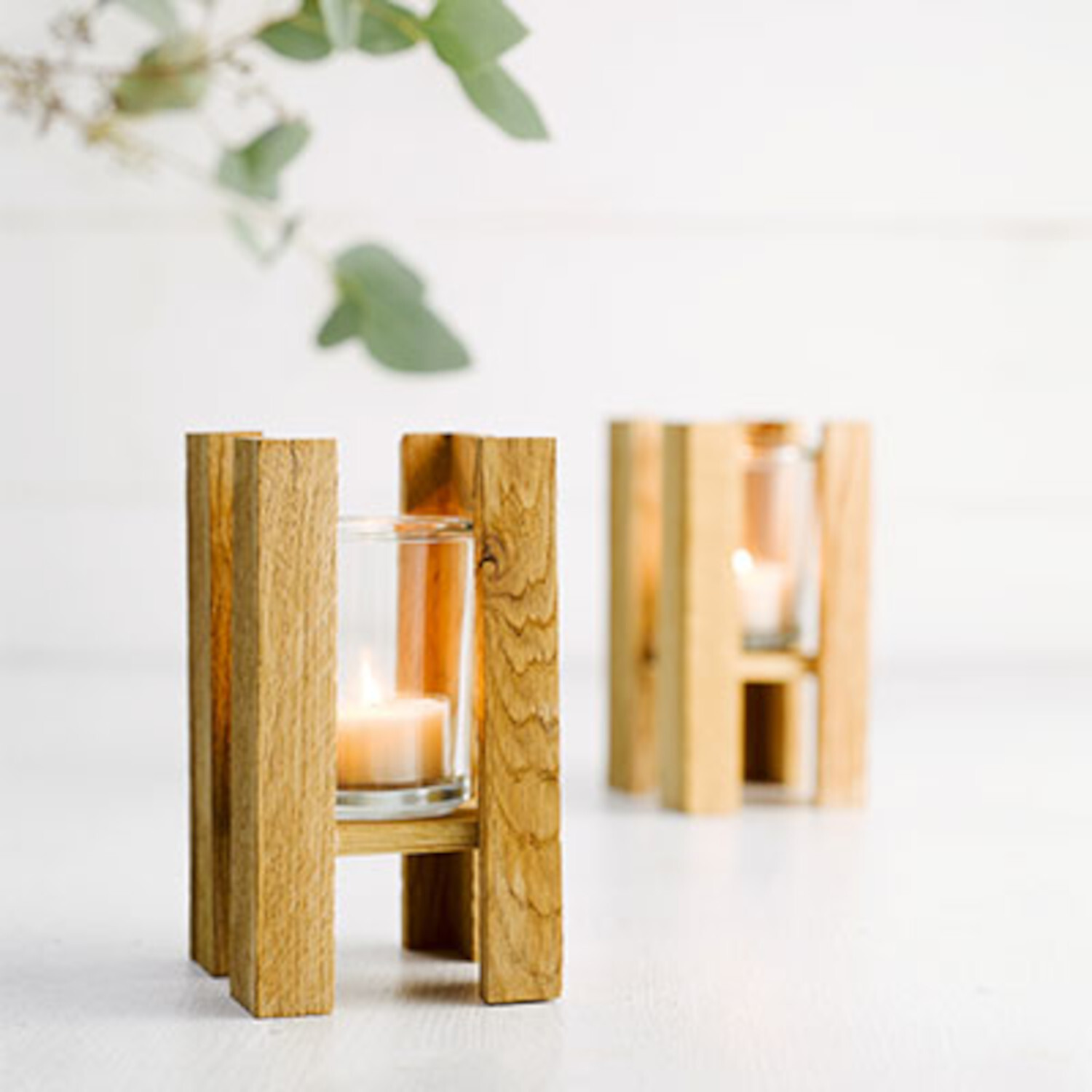 Klötzchenfieber! Stilvolle Teelichthalter aus Holz mit Glas, ideal für gemütliche Abende.