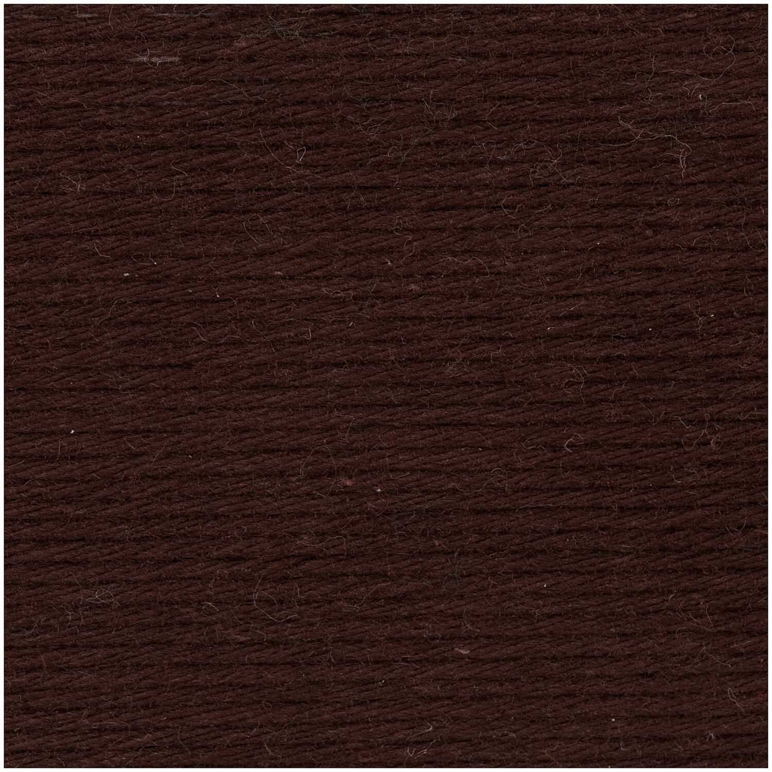 Cotton Universal: Nahaufnahme von brauner Wolle der Marke Wolle Rödel, 50g mit 85m Länge.