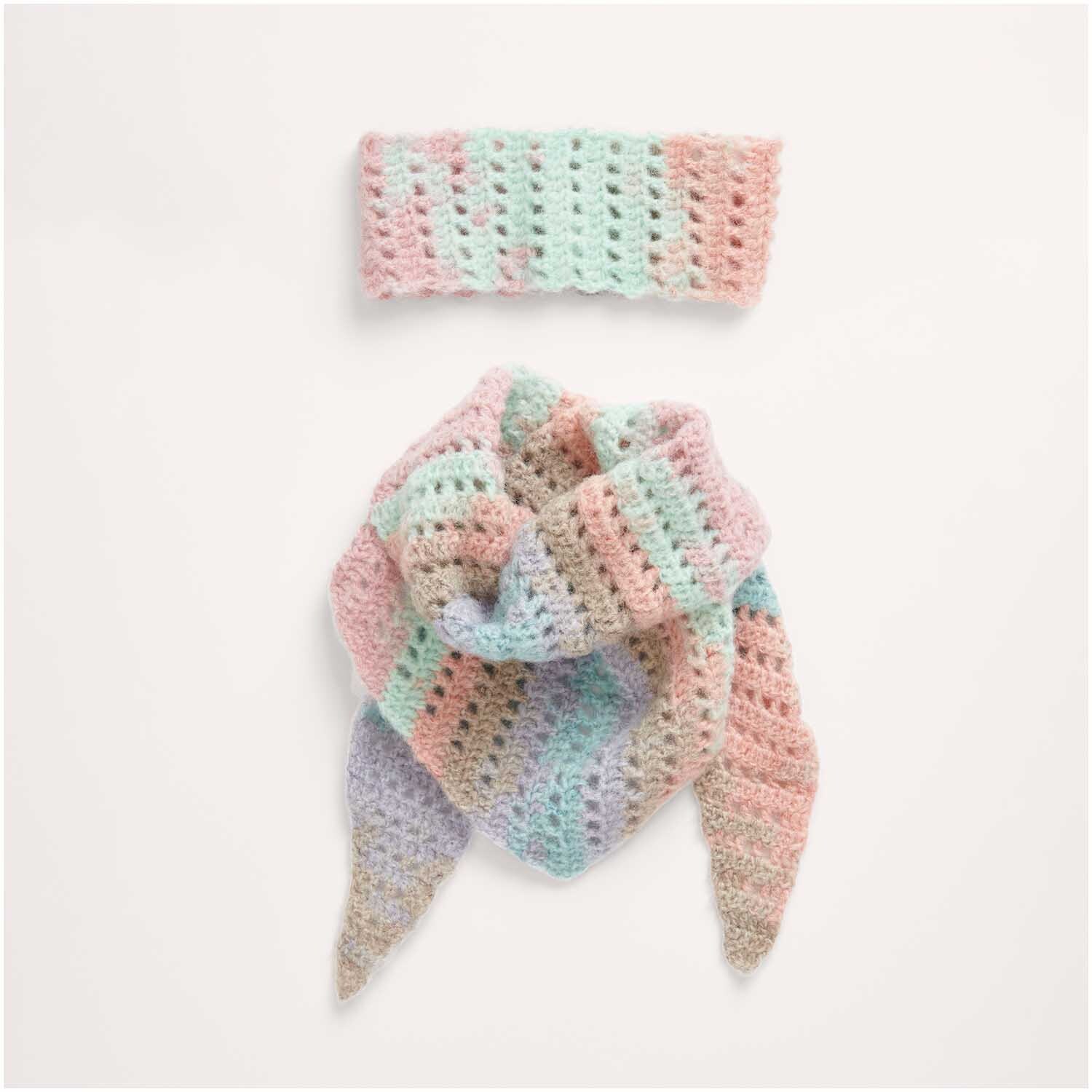 Häkelset Stirnband + Tuch Modell 02 in Pastelltönen, bestehend aus einem Stirnband und einem Tuch.
