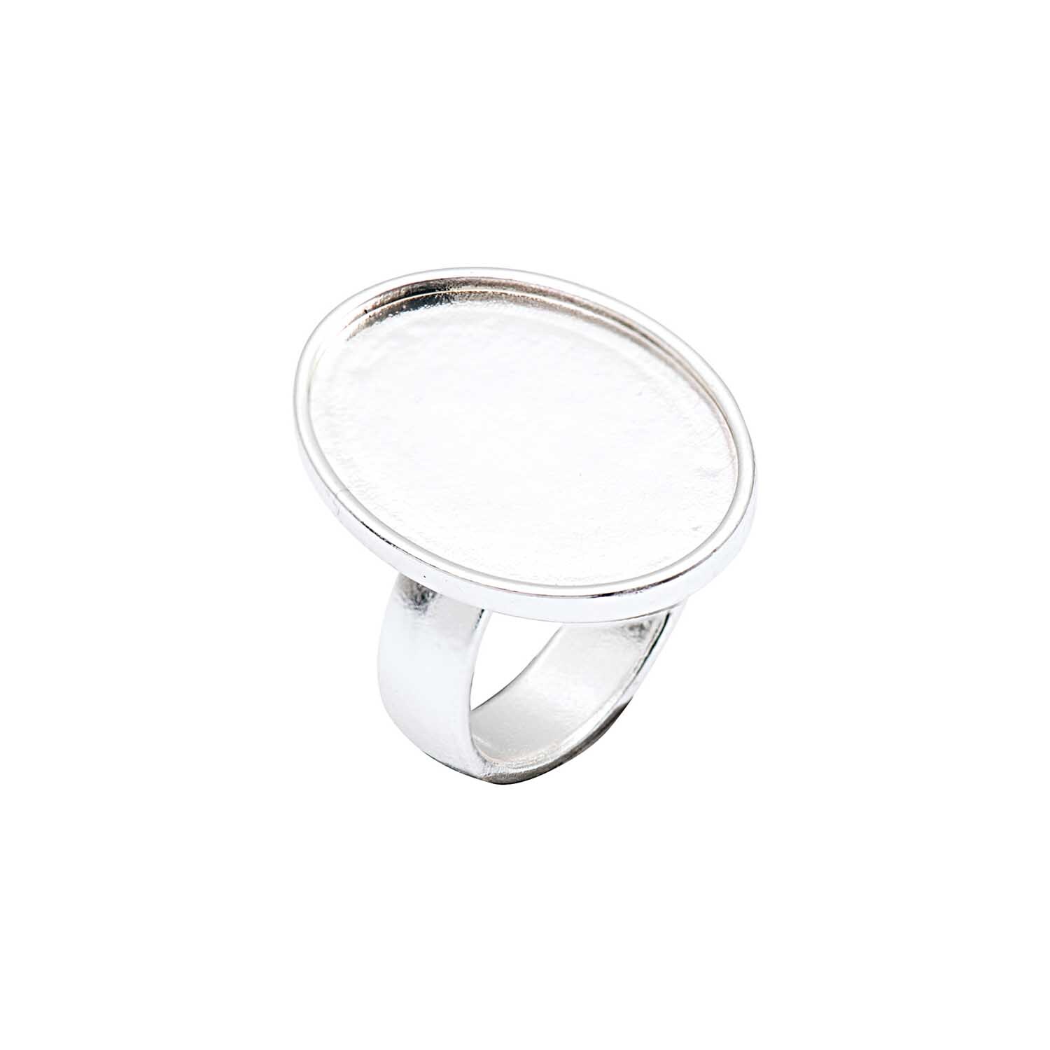 Cabochon Ring oval 25x18mm Größe 18mm, eleganter Silberring von Rico Design mit schlichtem, ovalem Design auf weißem Hintergrund.