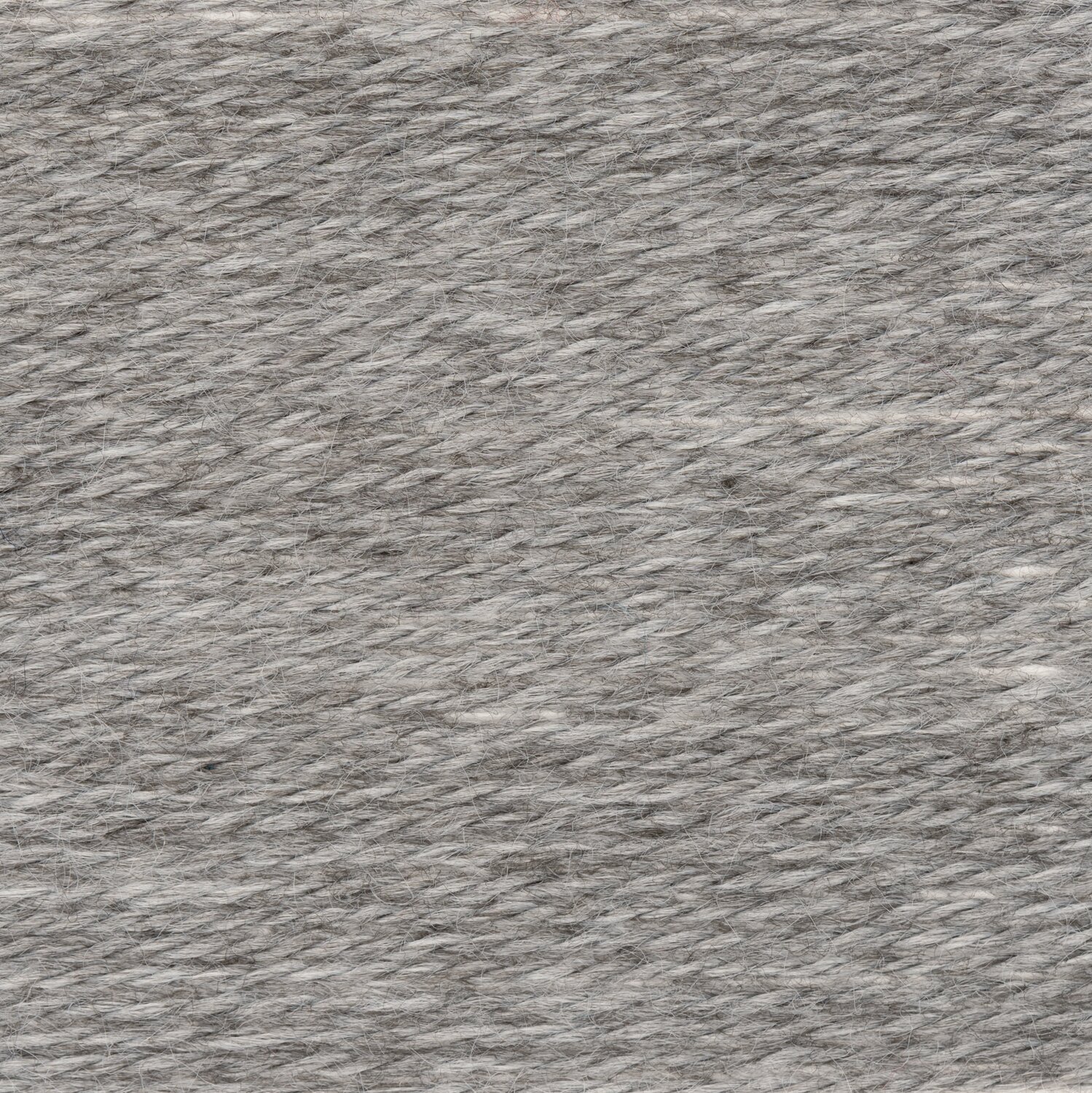 Wickelkarte des Garns Essentials Merino Plus dk in der Farbe 013 Hellgrau.